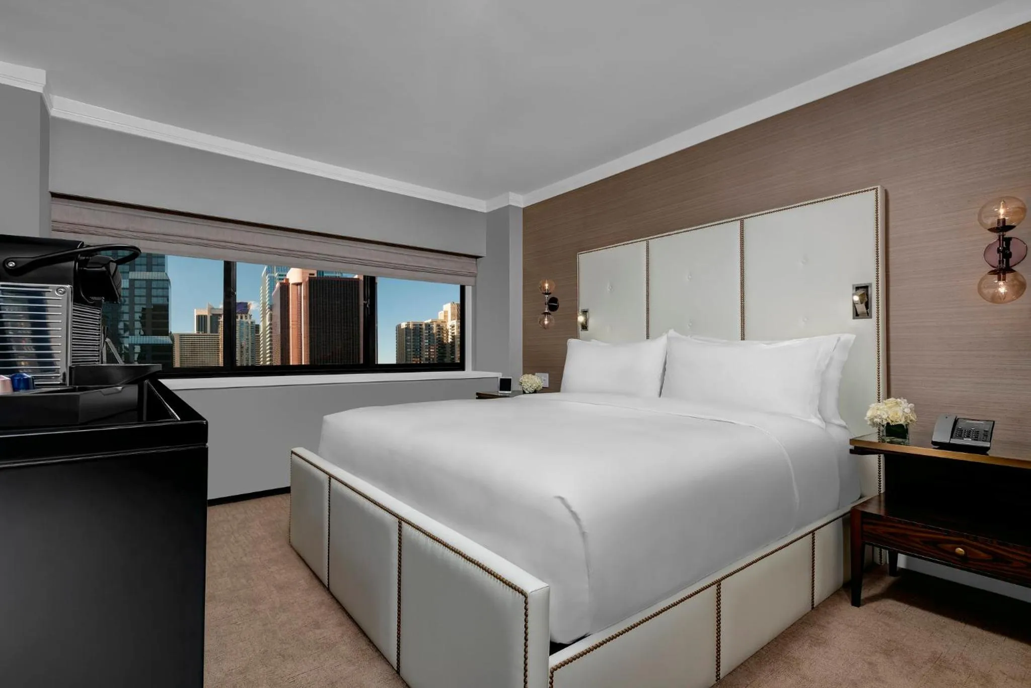 Photo of the whole room, Bed in The Manhattan at Times Square