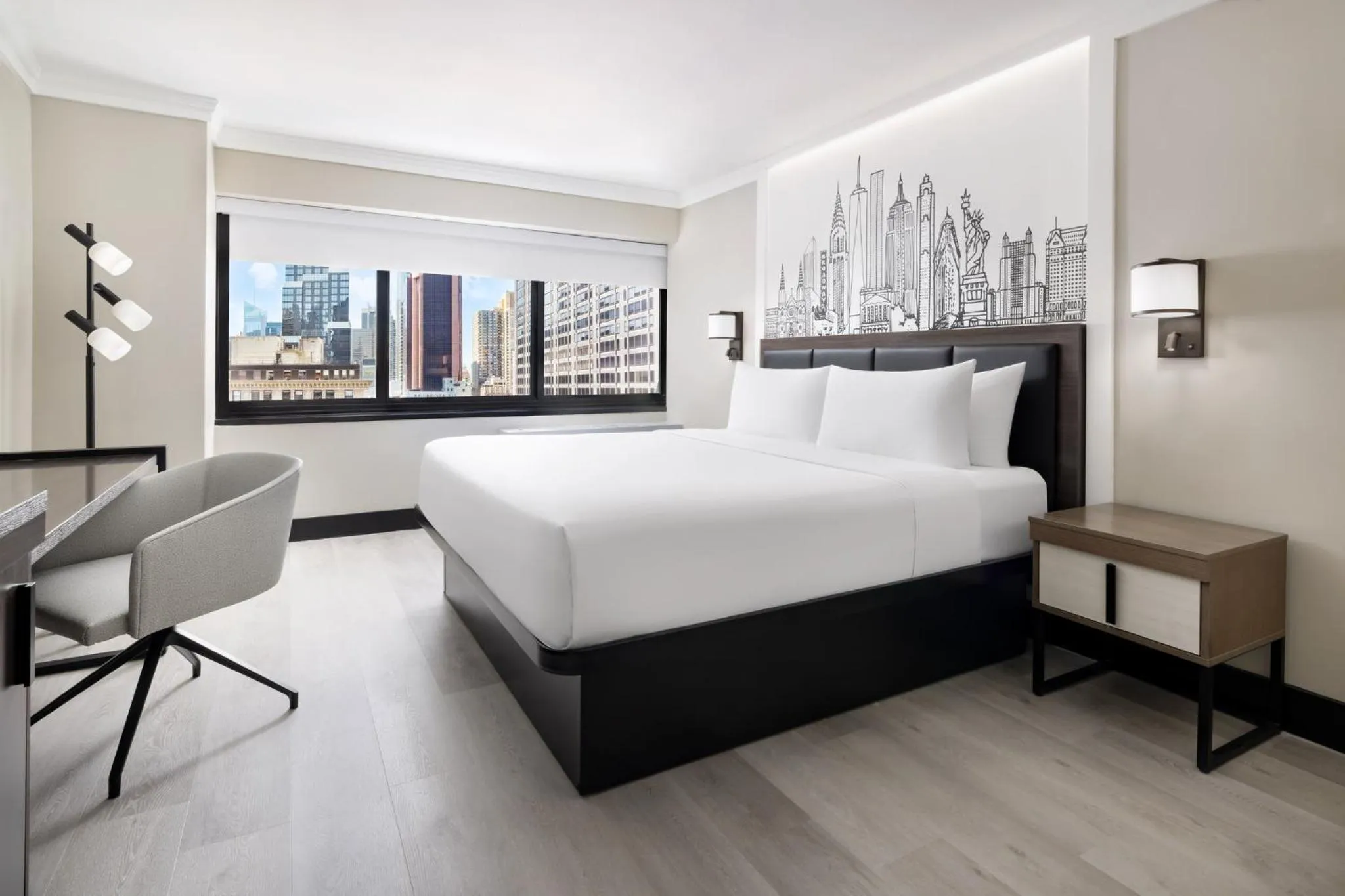 Photo of the whole room, Bed in The Manhattan at Times Square
