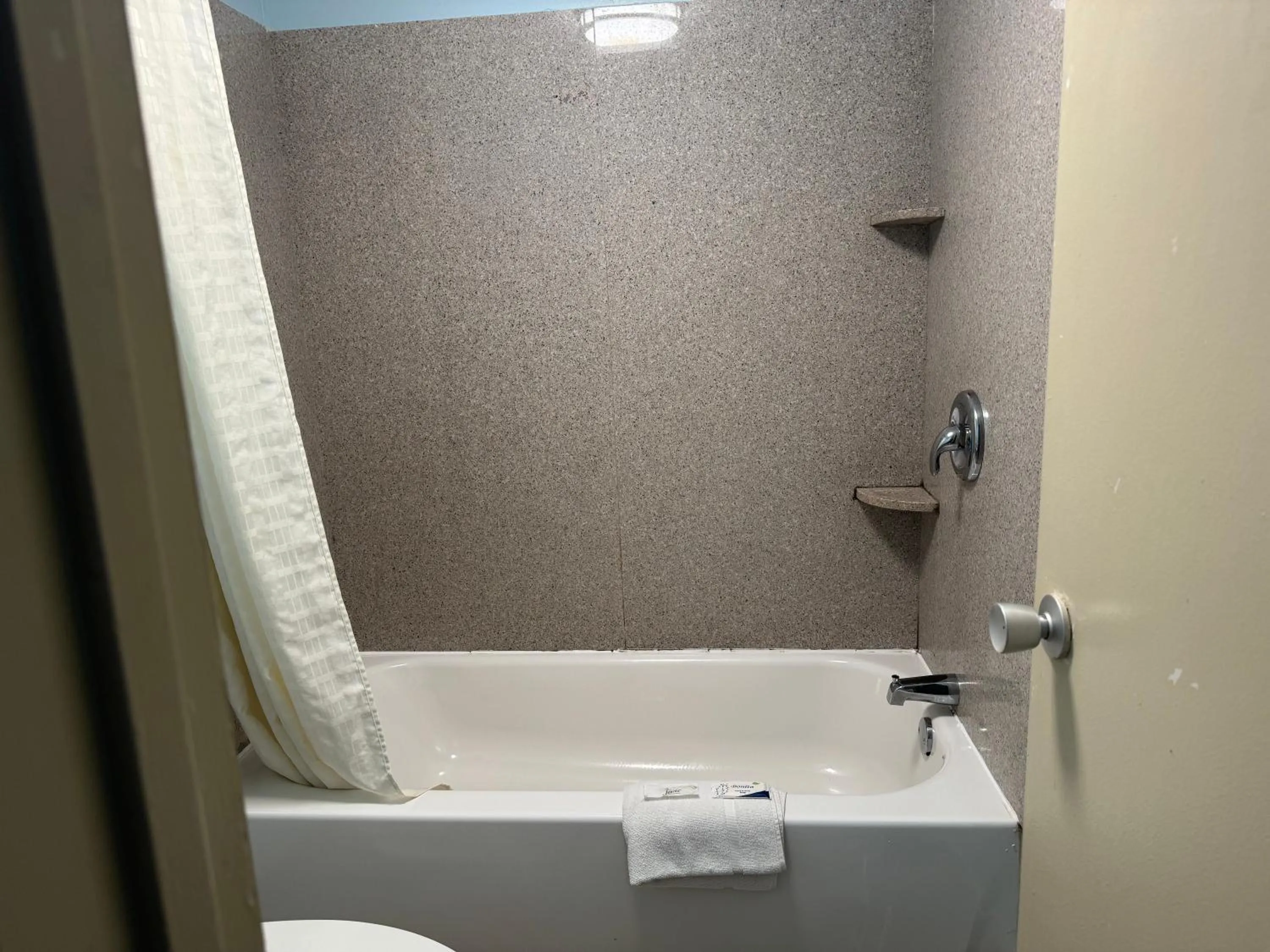 Red Carpet Inn & Suites - Danville