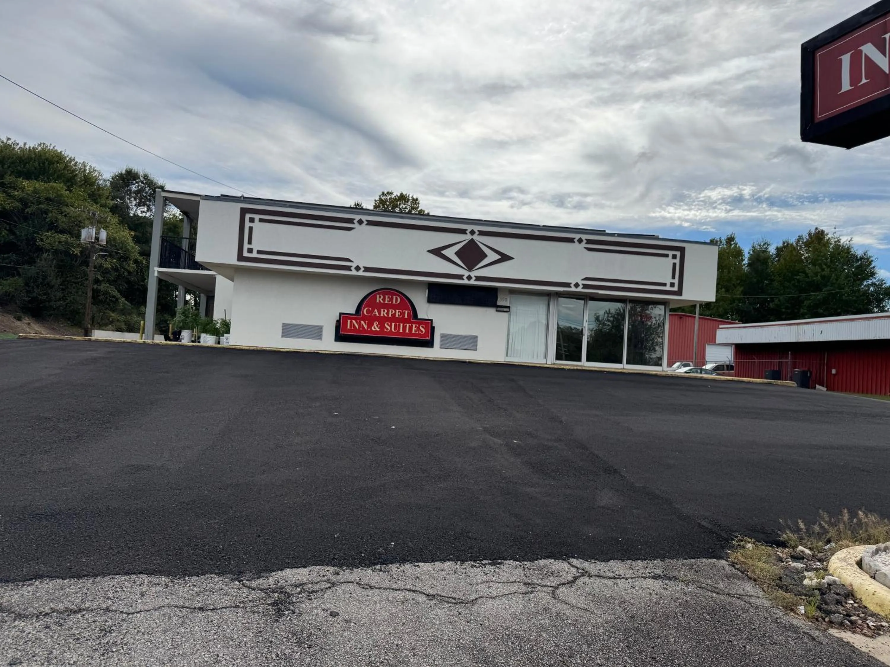 Garden view in Red Carpet Inn & Suites - Danville