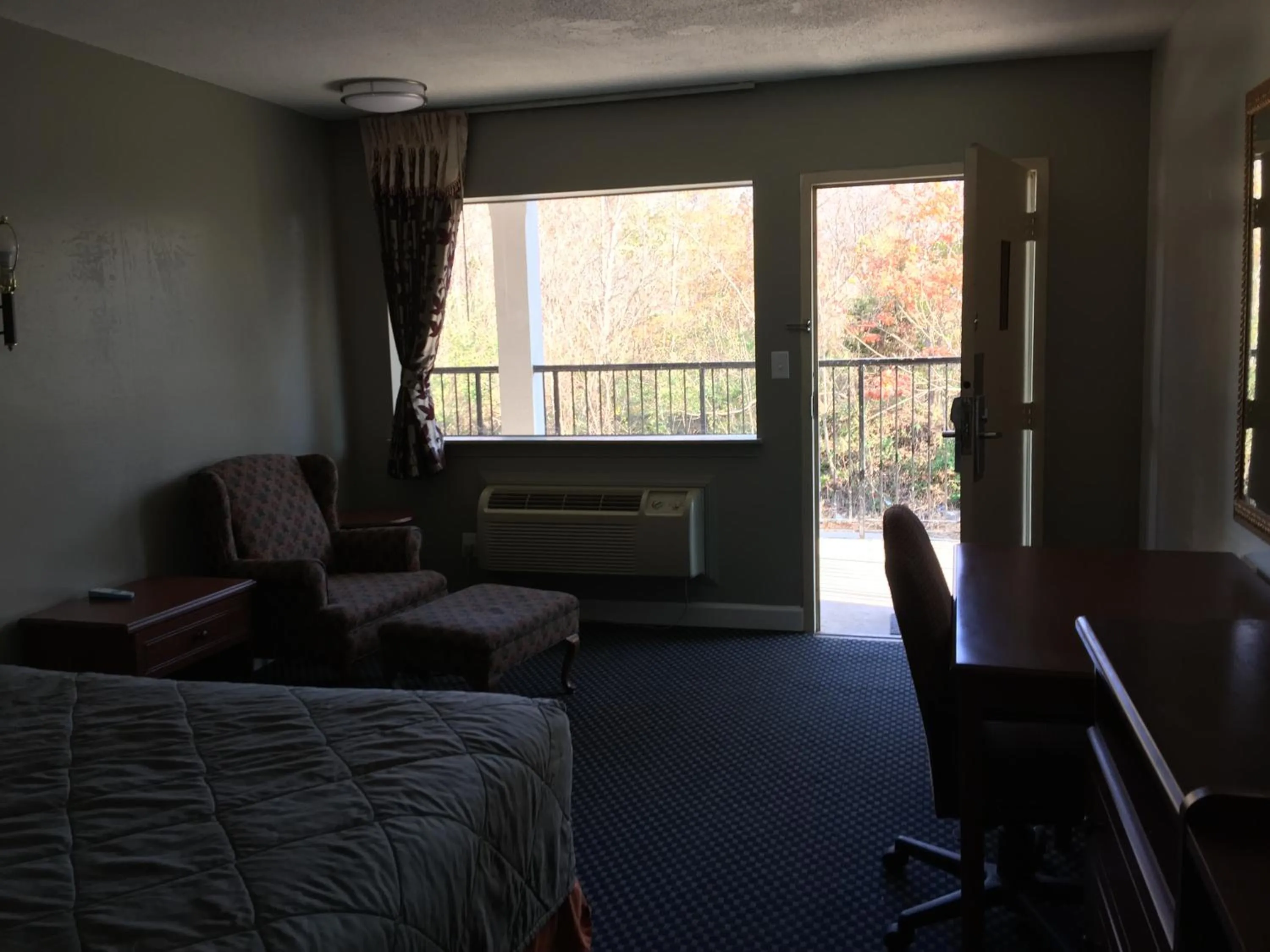 Red Carpet Inn & Suites - Danville