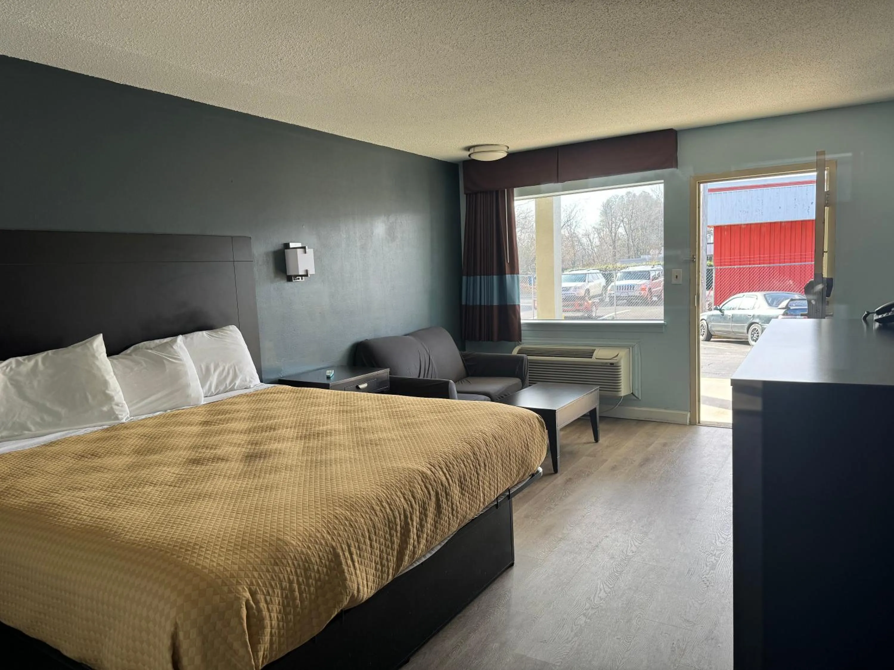 Bed in Red Carpet Inn & Suites - Danville