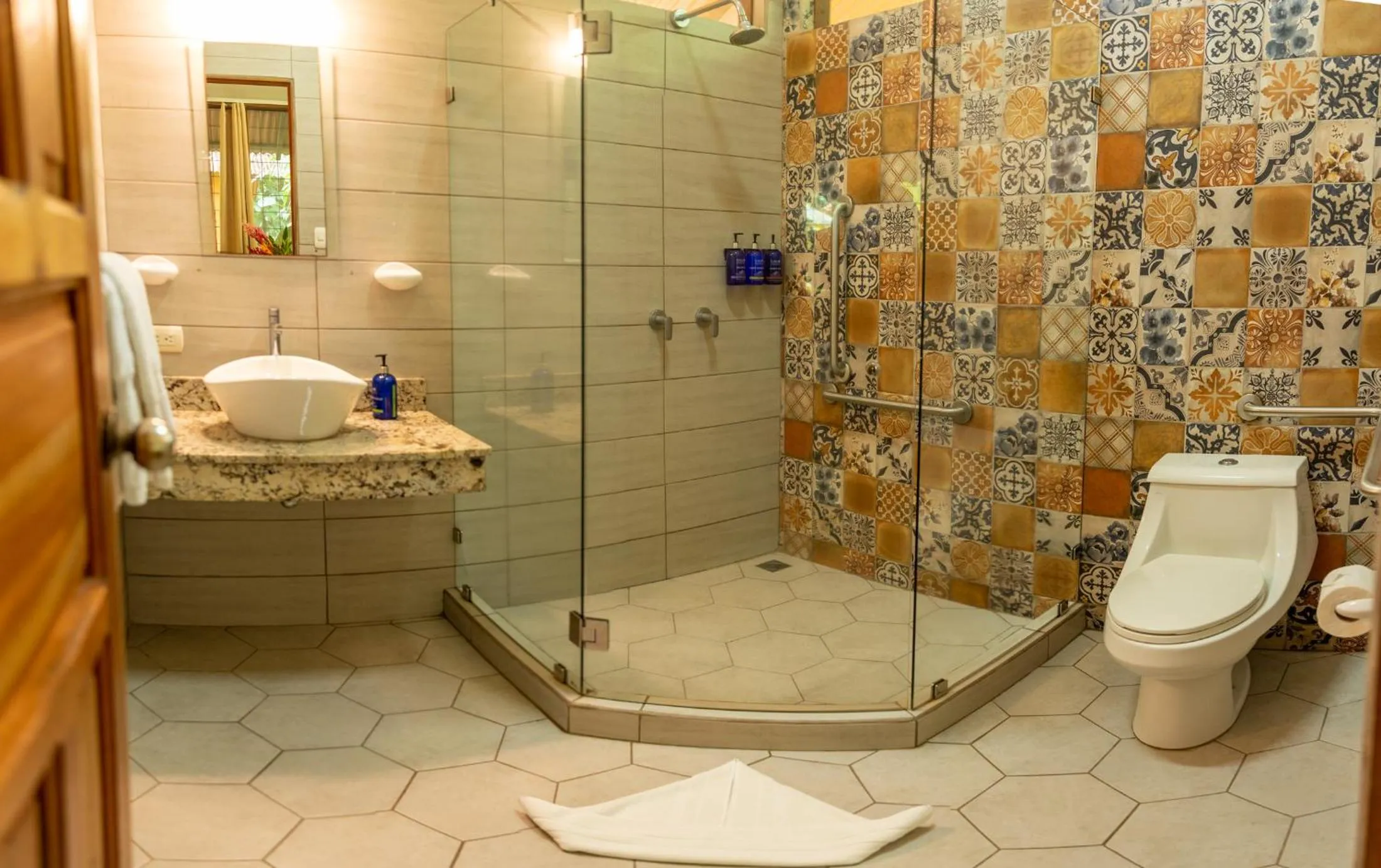 Shower in Pachira Lodge