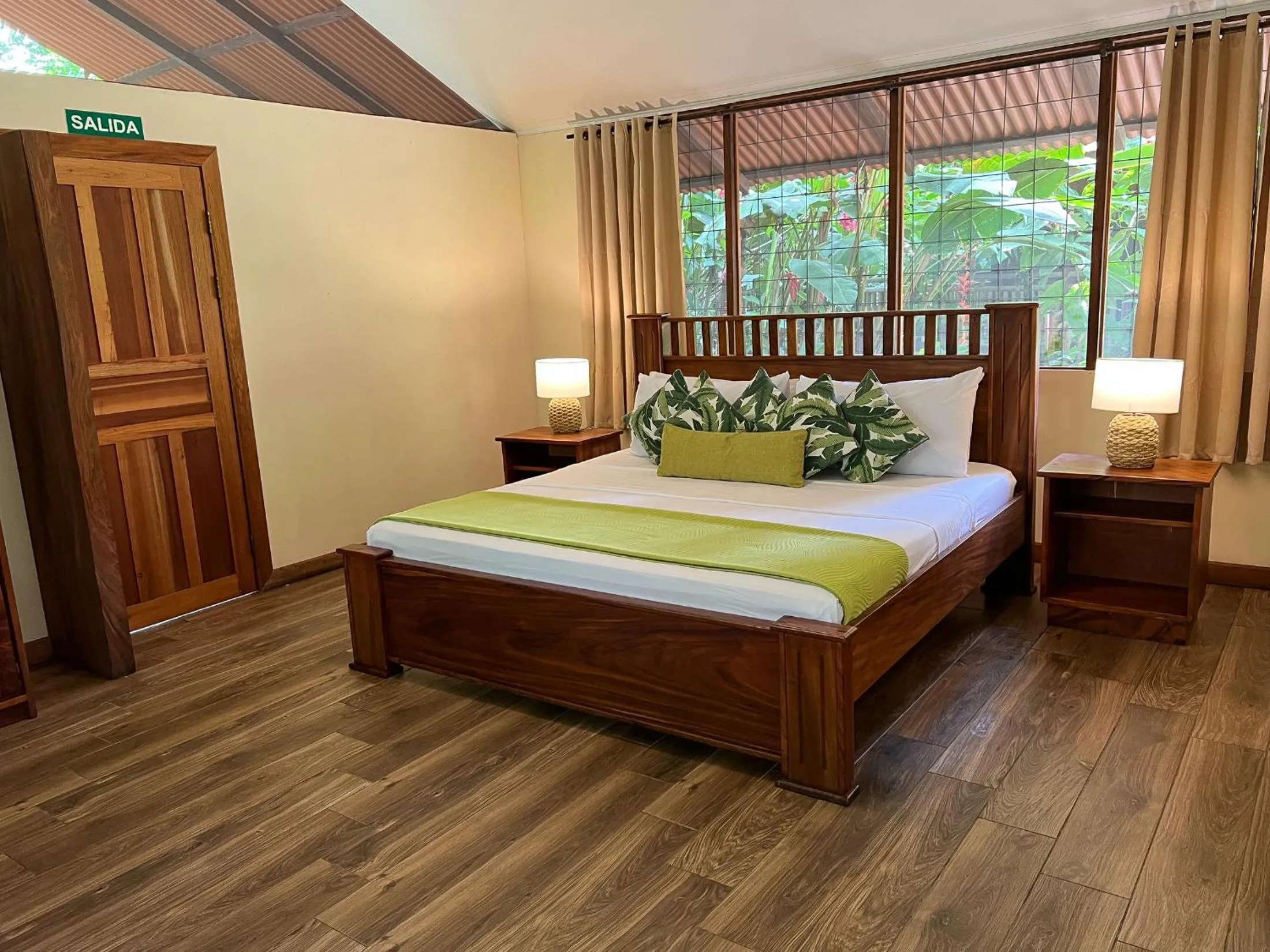 Garden view, Bed in Pachira Lodge