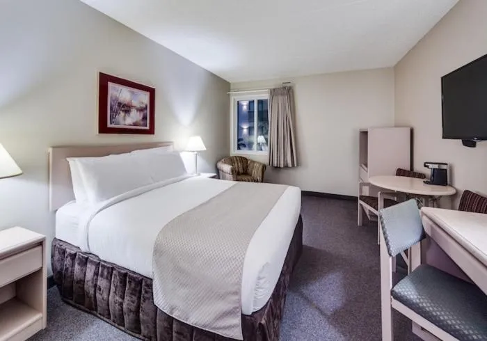 Bed in Heritage Inn Hotel & Convention Centre - Brooks