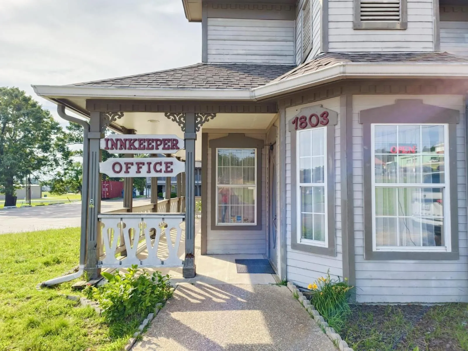Property building in Victorian Inn Athens TX