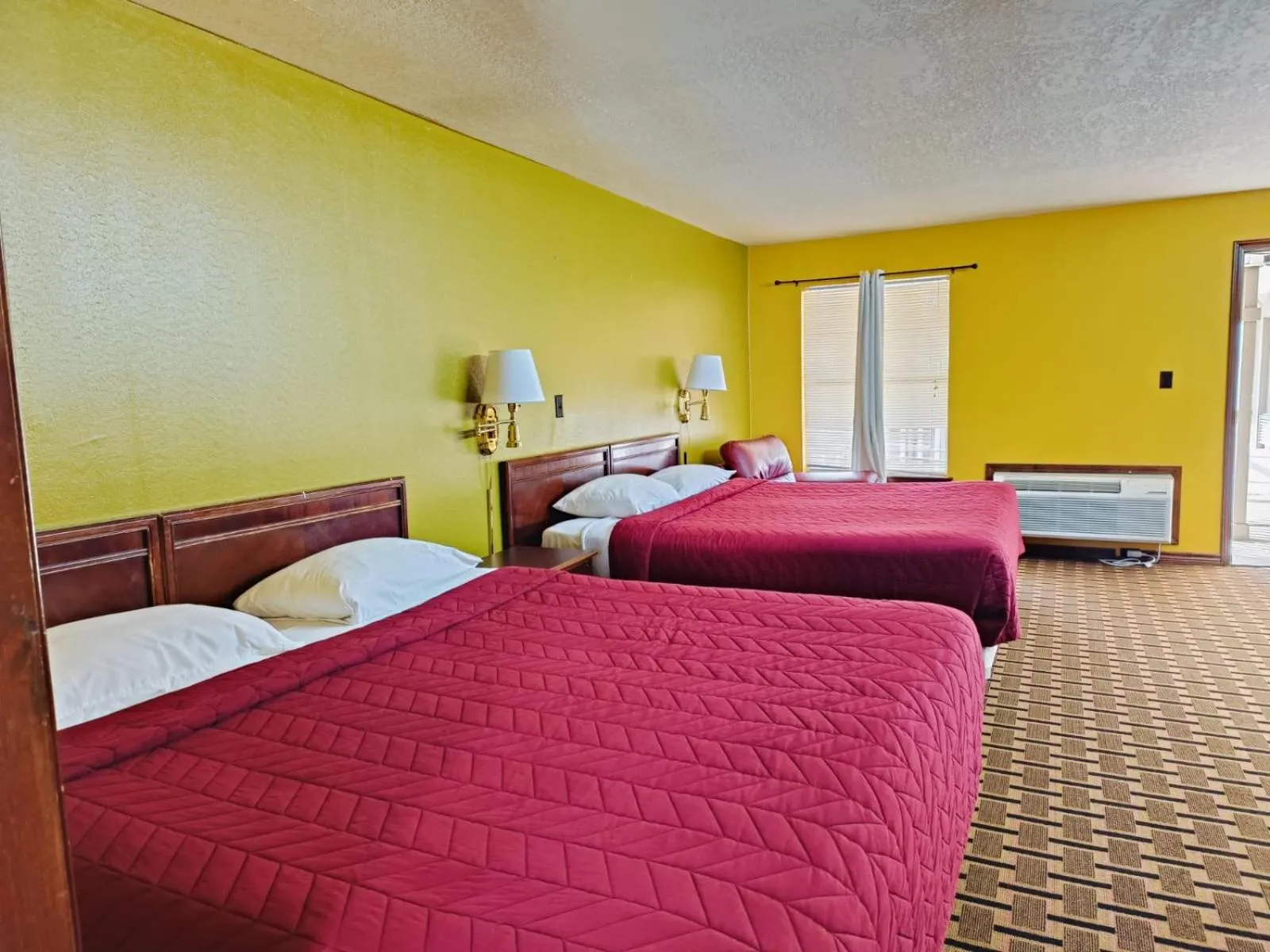 Bedroom, Bed in Victorian Inn Athens TX