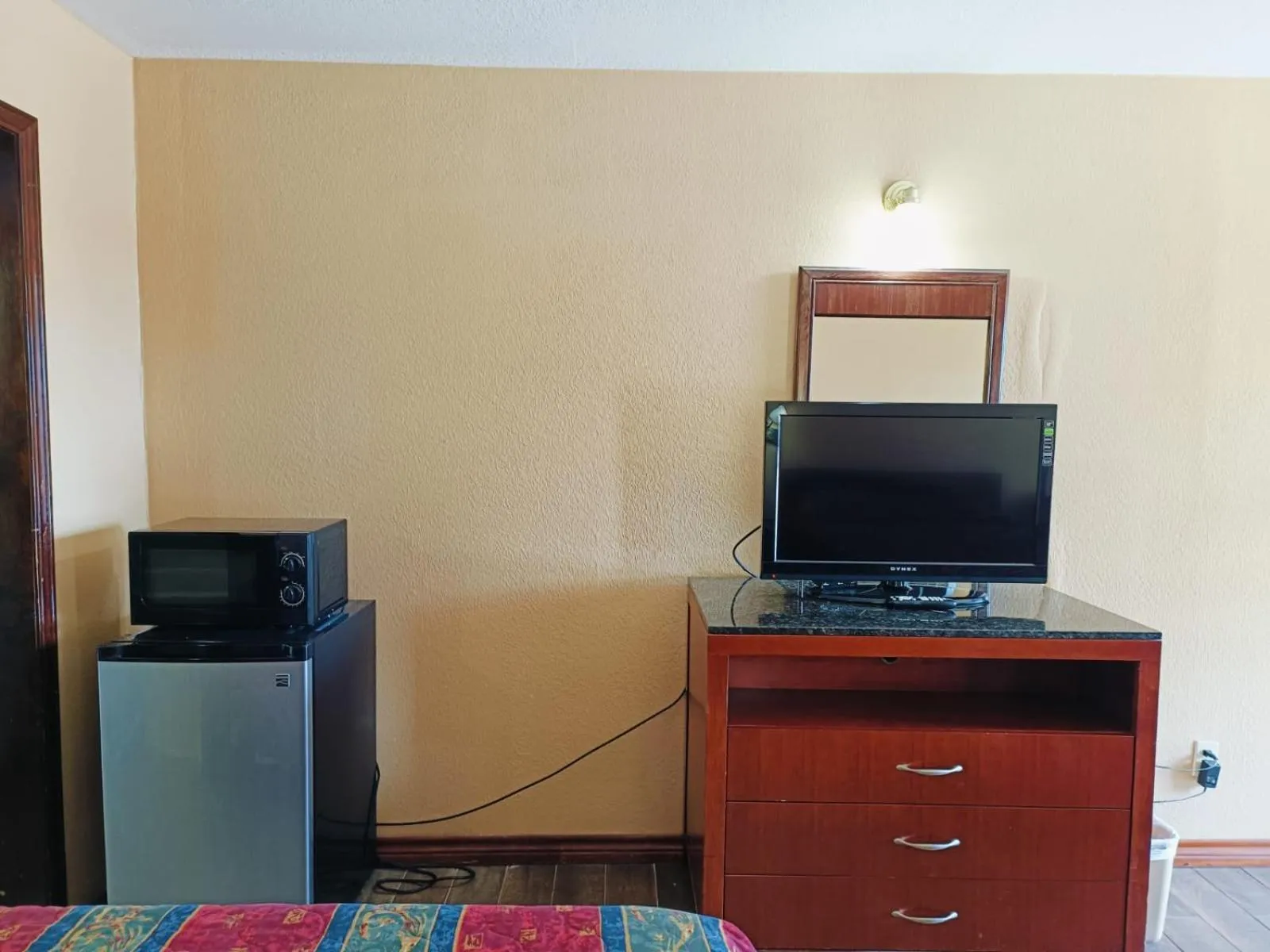 TV and multimedia in Victorian Inn Athens TX