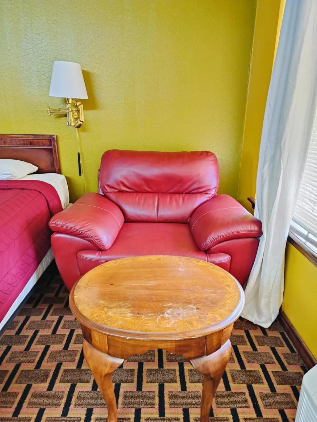 Seating area in Victorian Inn Athens TX