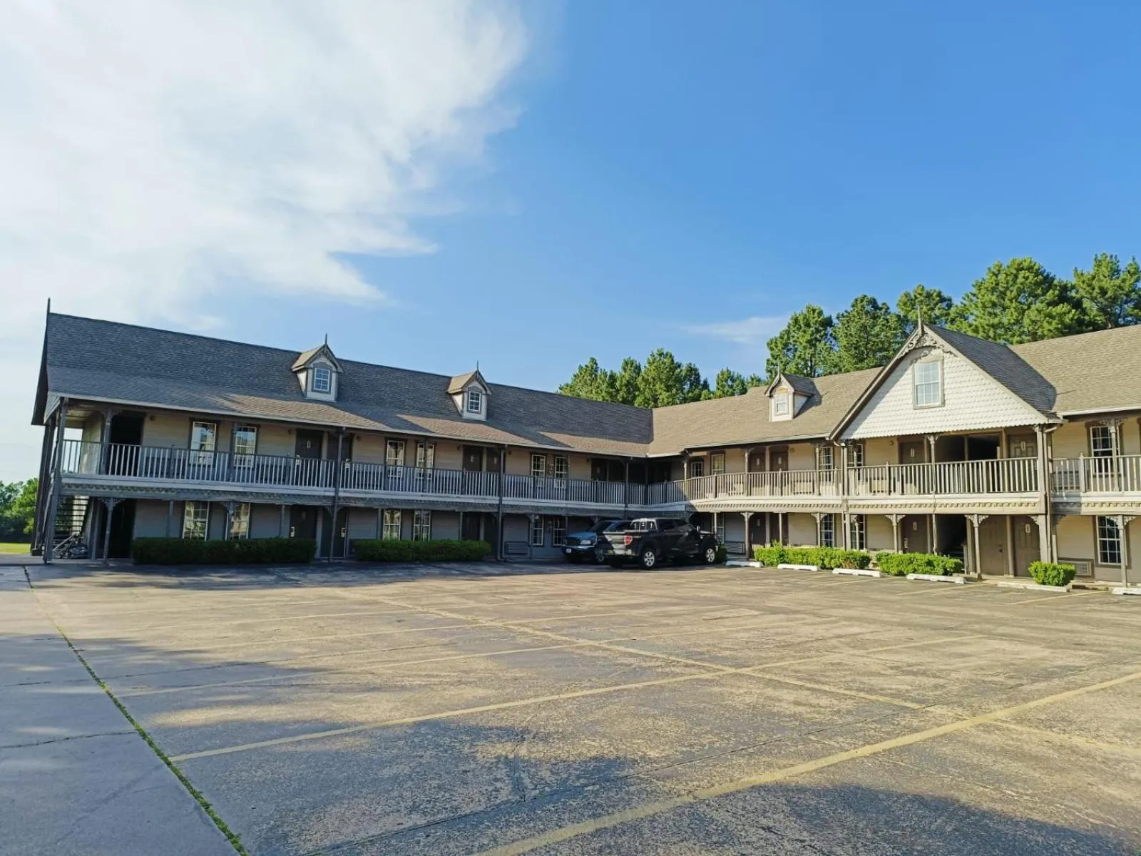 Property building in Victorian Inn Athens TX