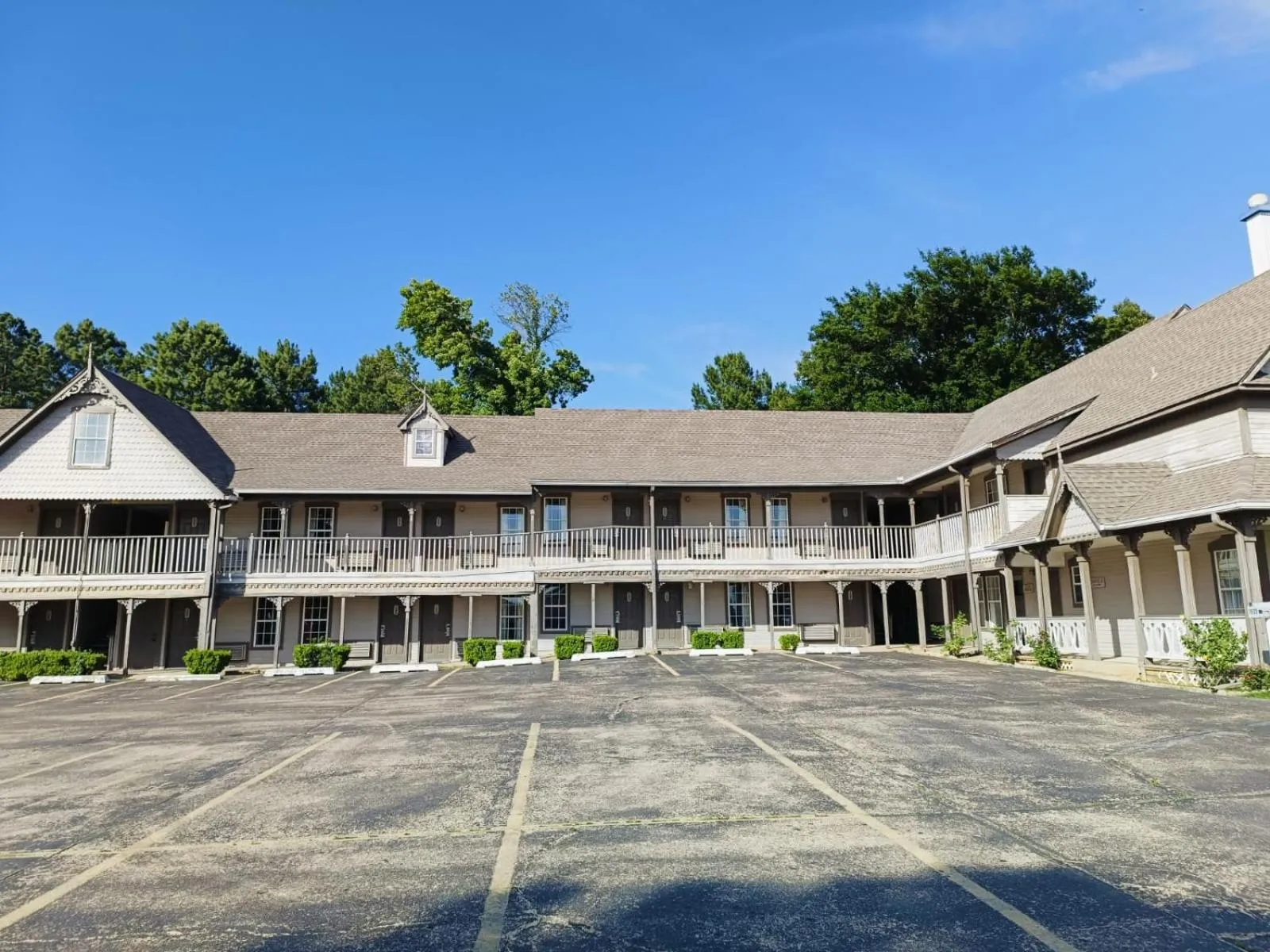 Property building in Victorian Inn Athens TX