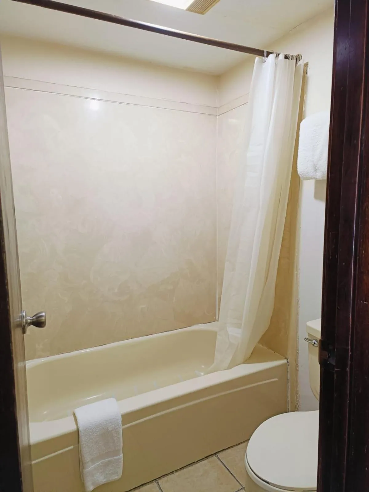 Bathroom in Victorian Inn Athens TX