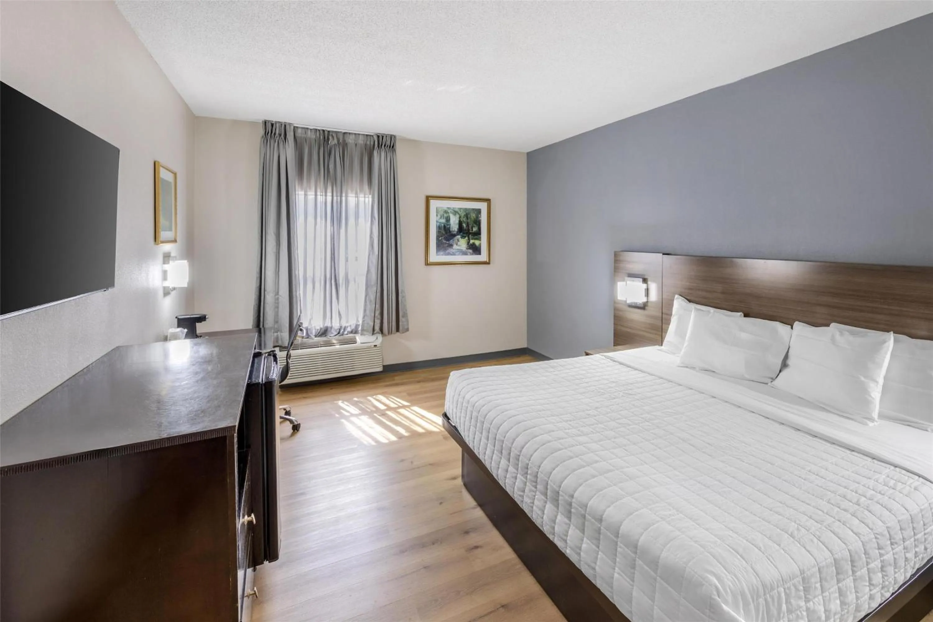 Bedroom, Bed in SureStay Hotel by Best Western Morganton