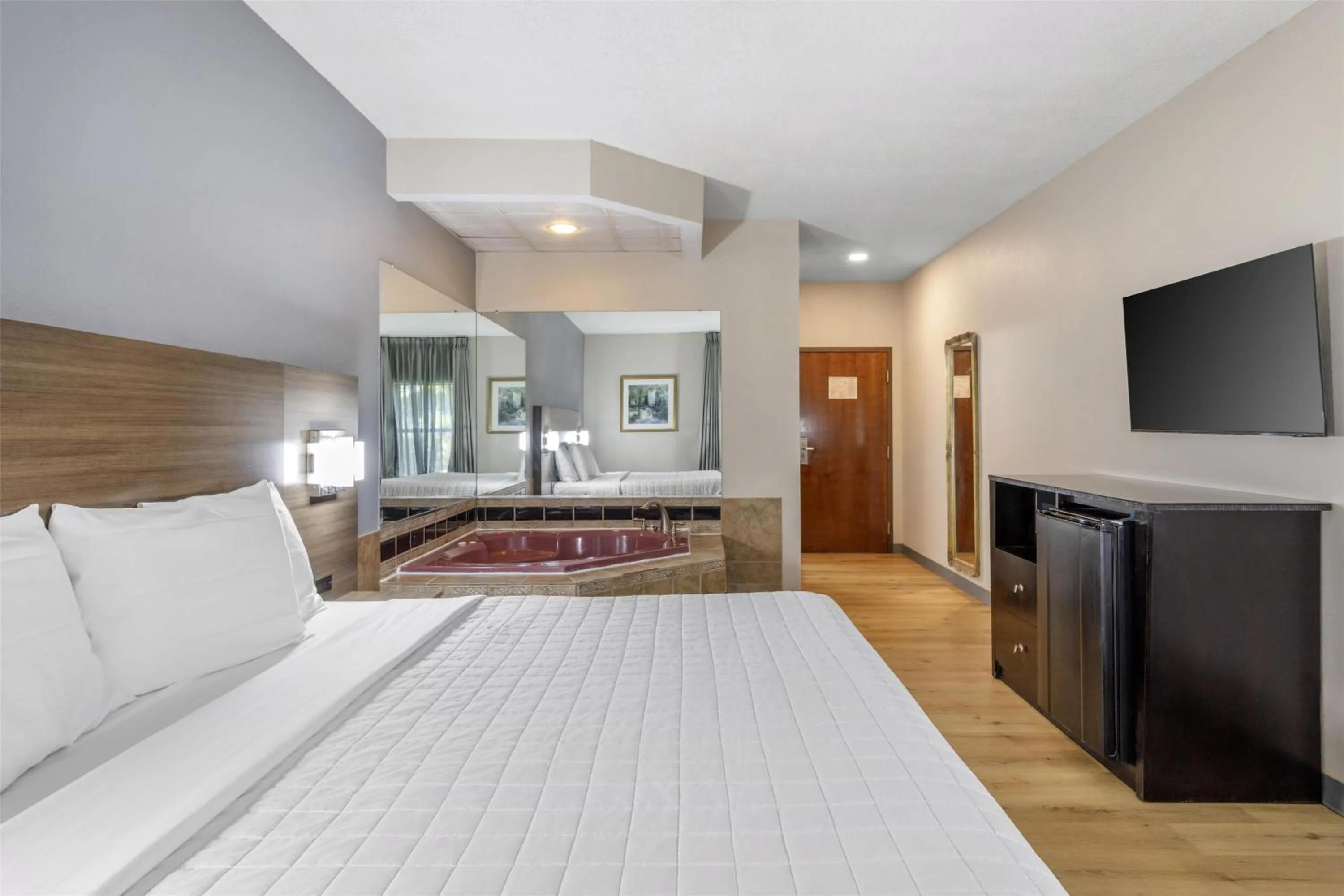 Bedroom, Bed in SureStay Hotel by Best Western Morganton