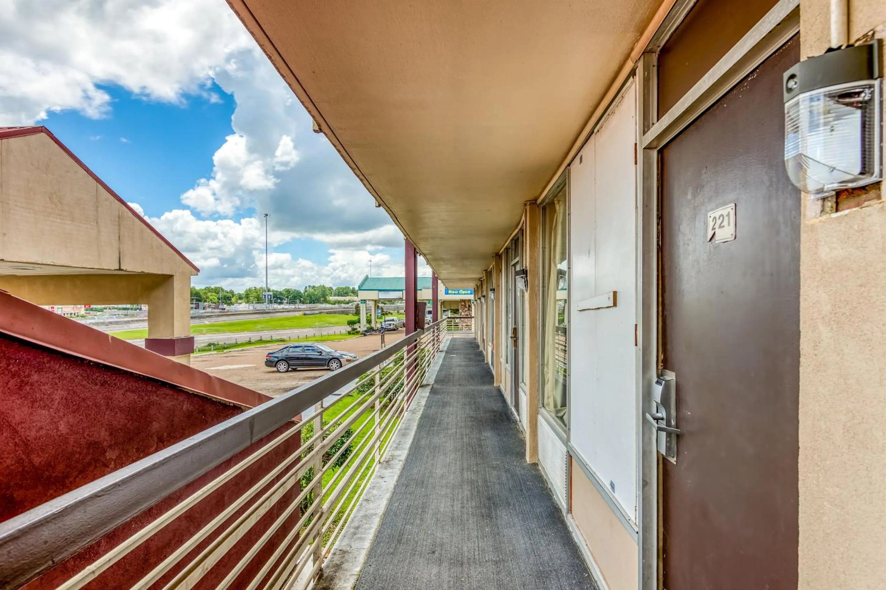Balcony/Terrace in OYO Hotel Jackson North I-55