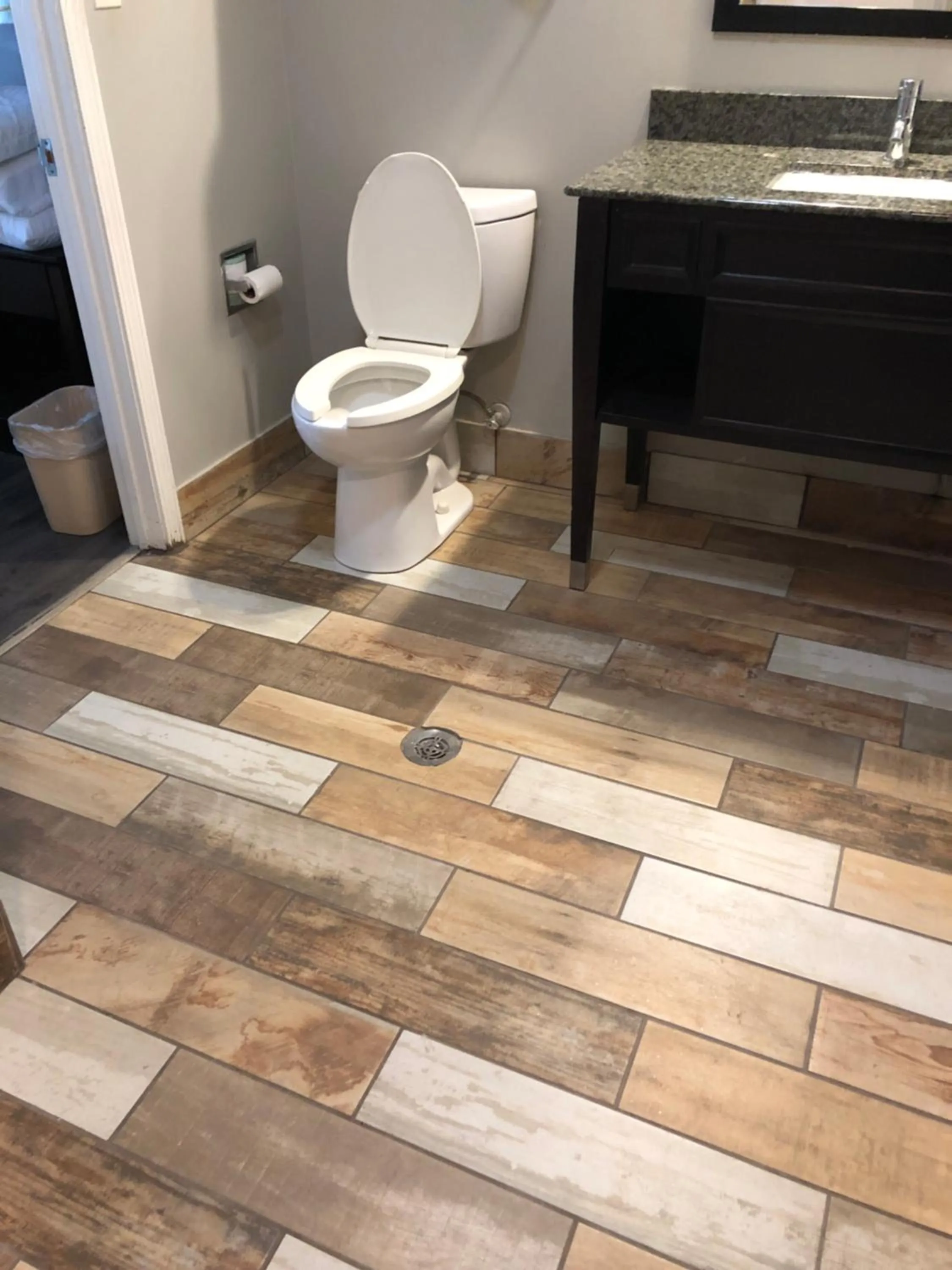 Deerfield Inn and Suites - Fairview