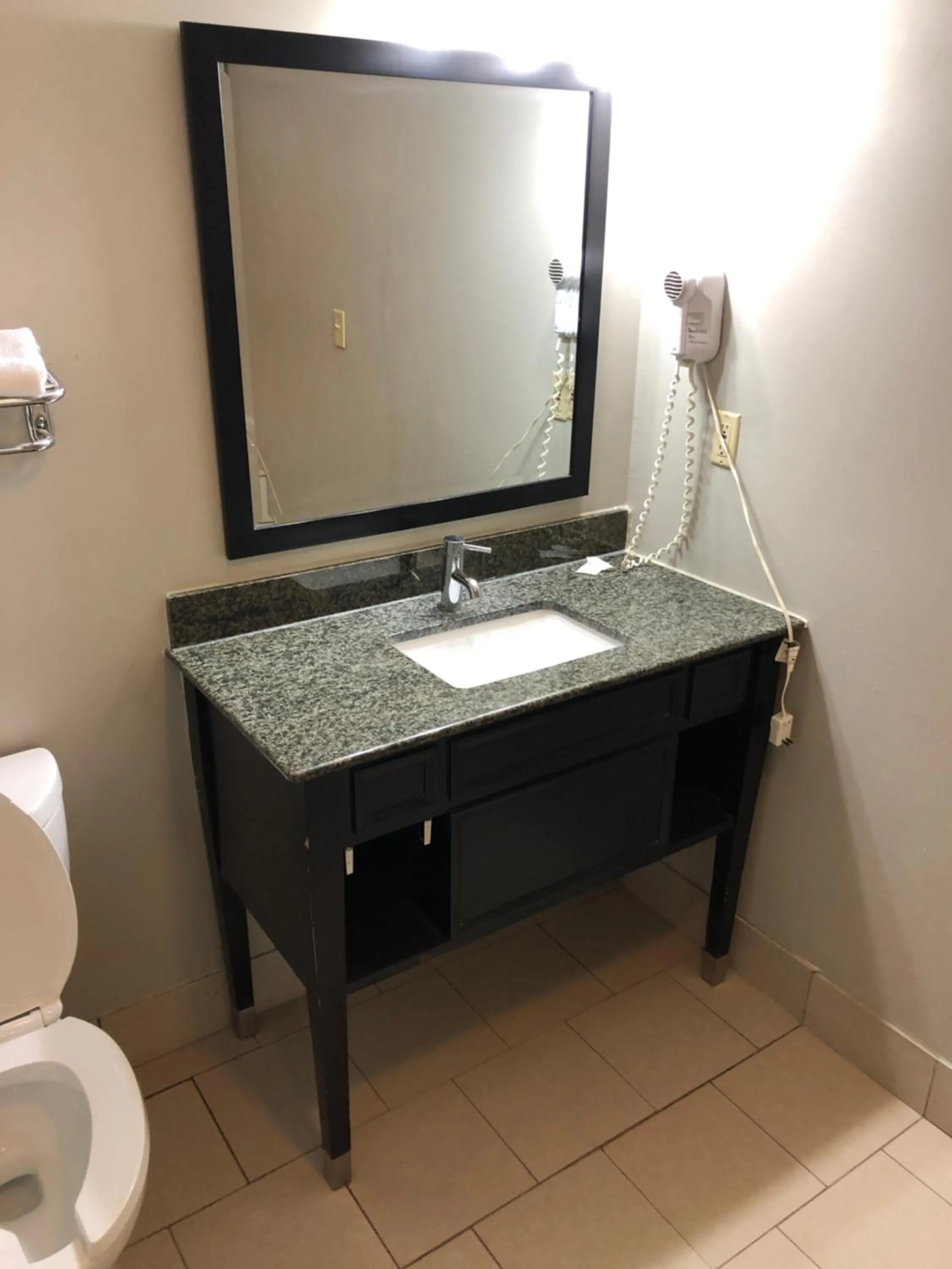 Deerfield Inn and Suites - Fairview