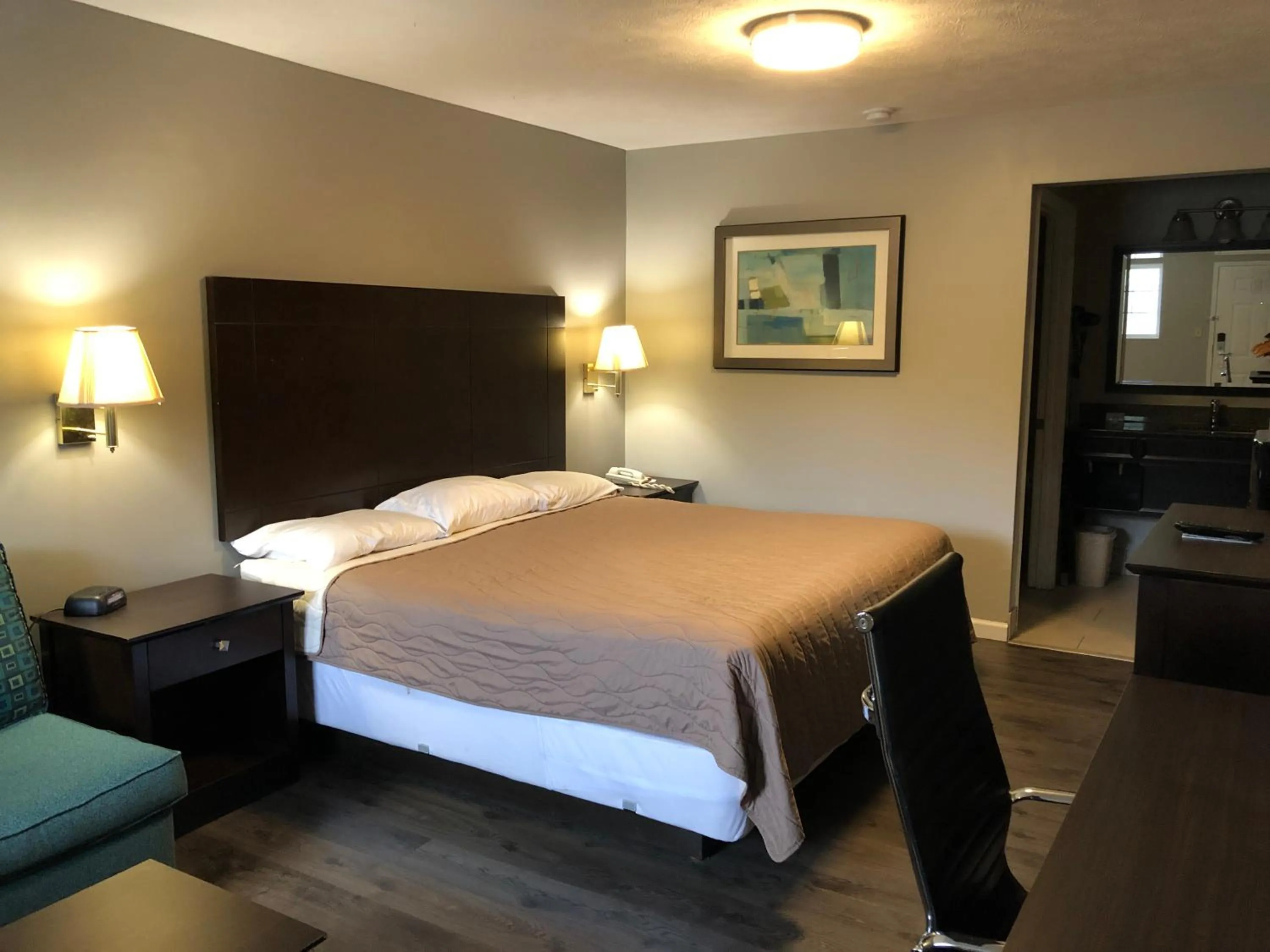 Bed in Deerfield Inn and Suites - Fairview