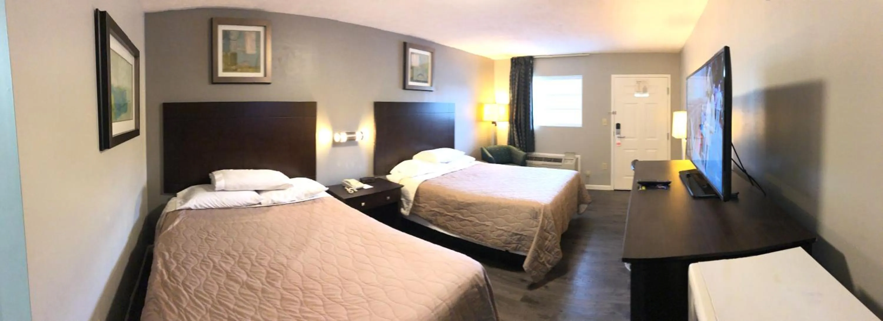 Bed in Deerfield Inn and Suites - Fairview