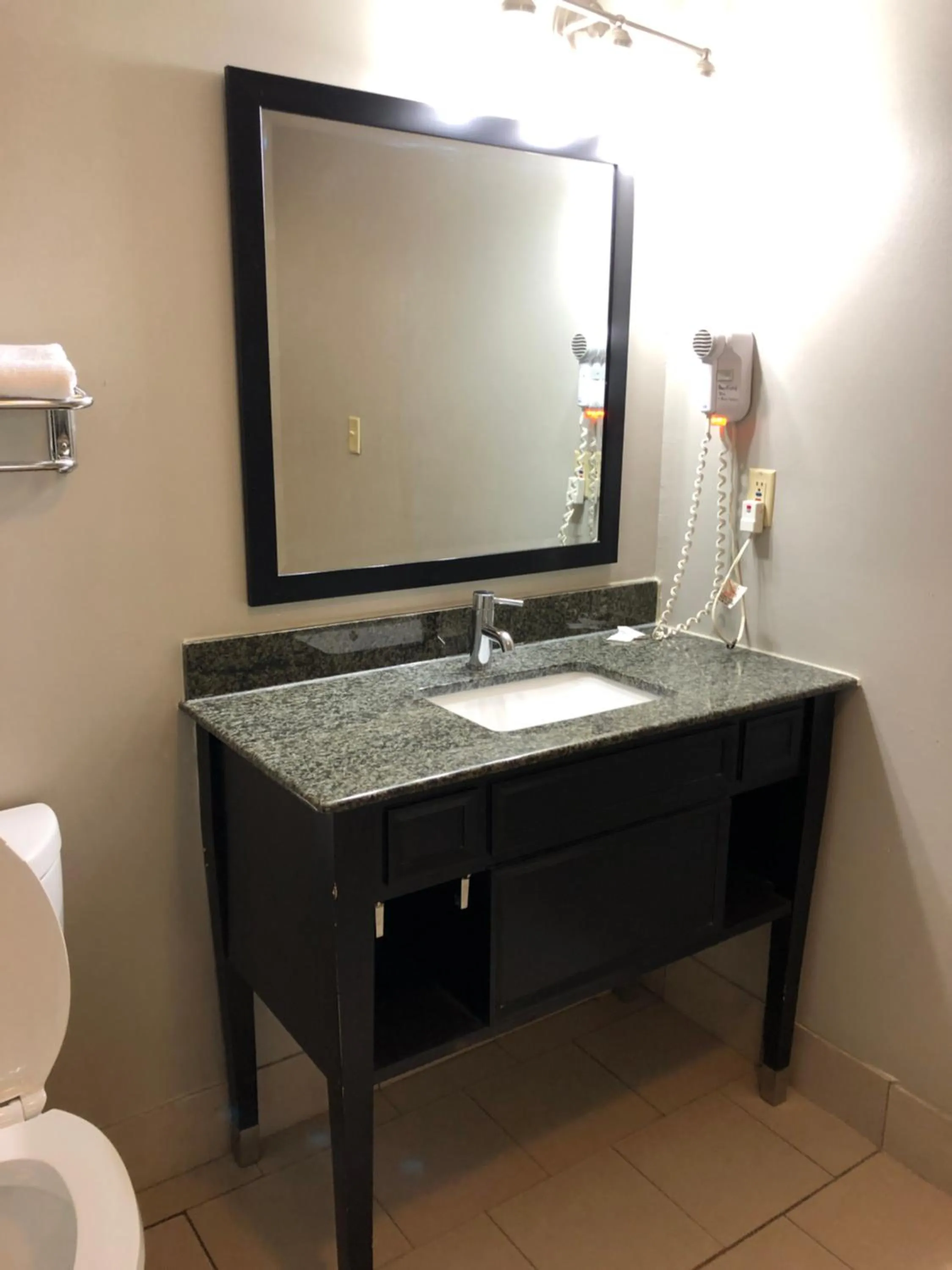 Deerfield Inn and Suites - Fairview