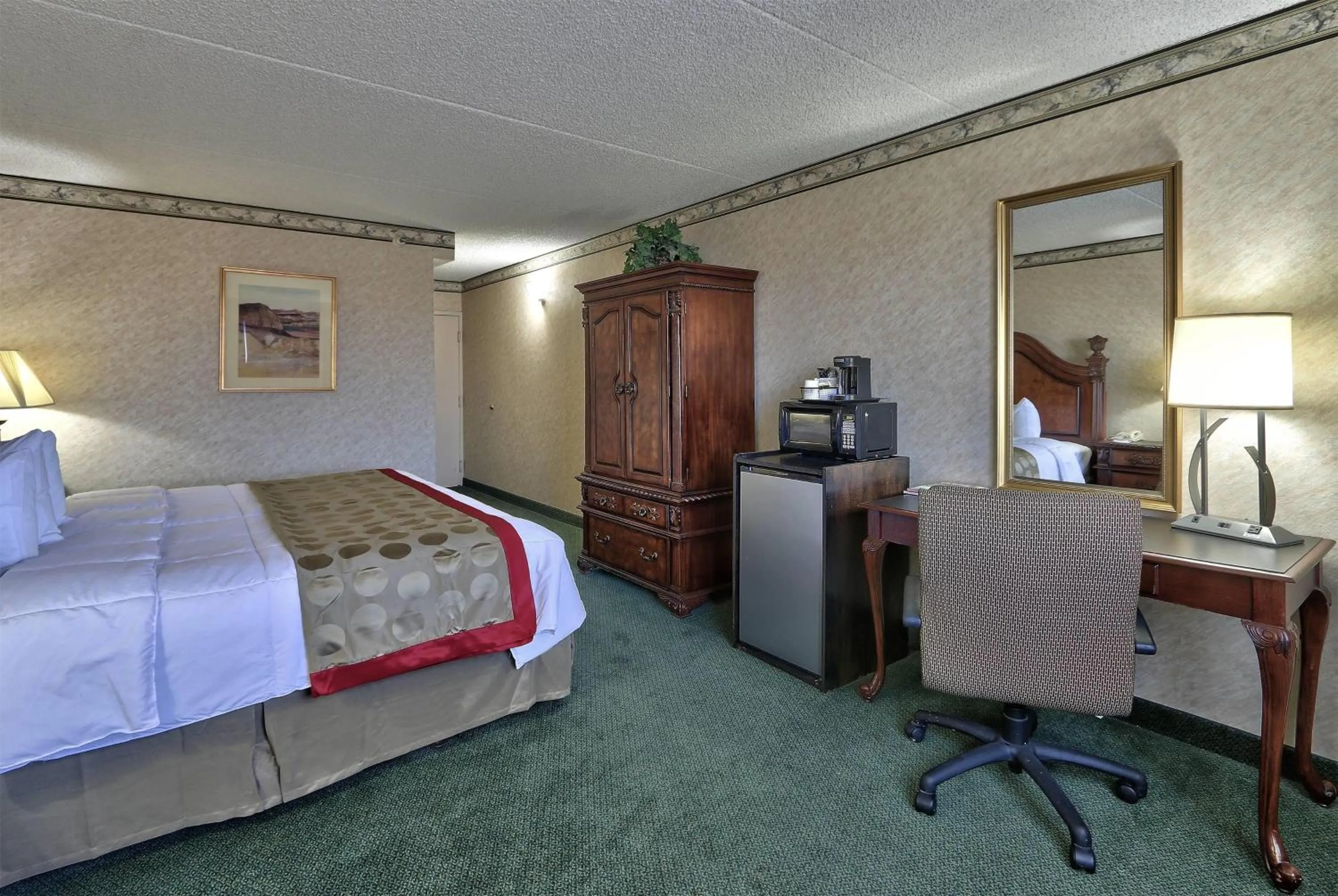 Photo of the whole room, Bed in Ramada by Wyndham Albuquerque Midtown