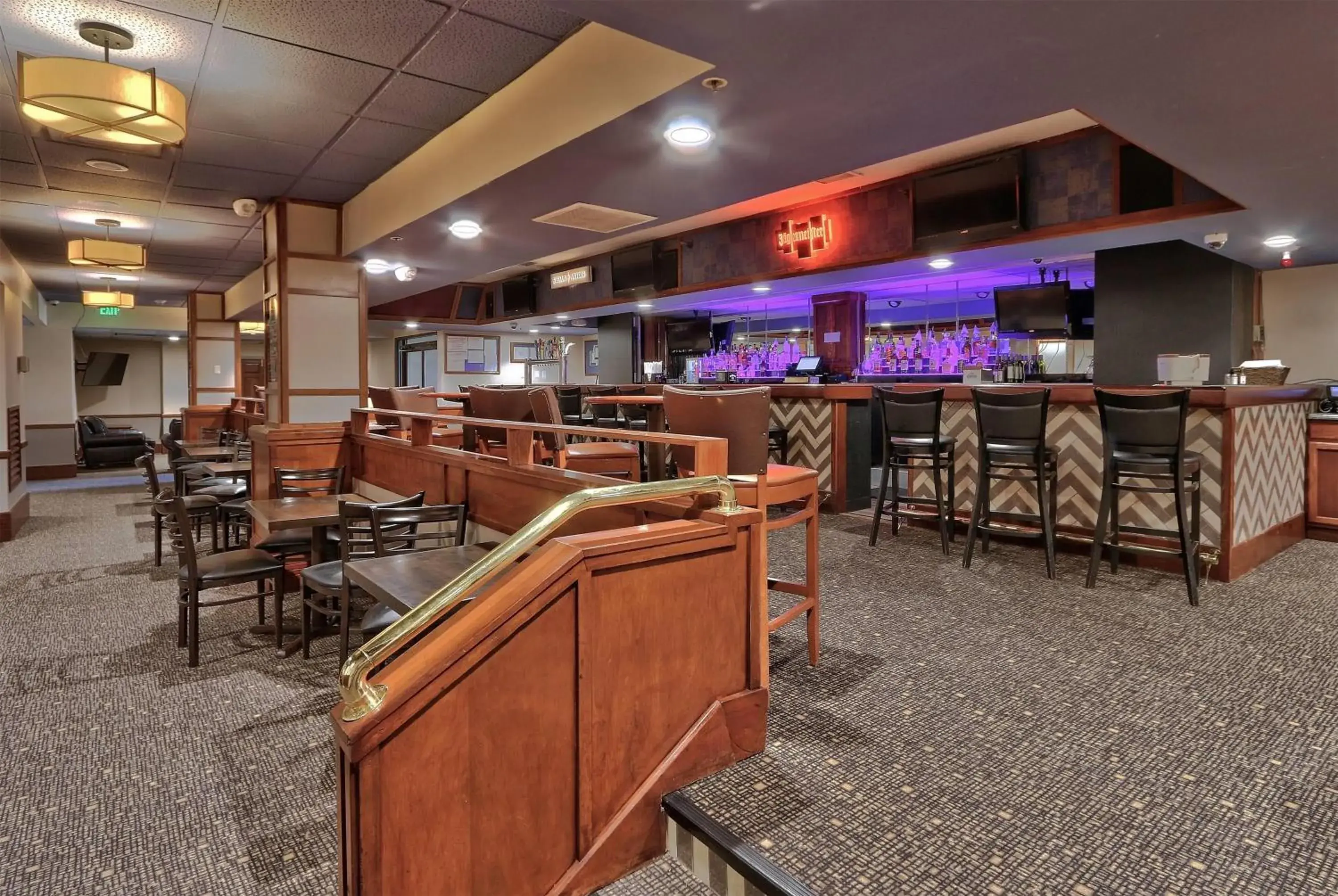 Lounge or bar in Ramada by Wyndham Albuquerque Midtown Lounge or bar in Ramada by Wyndham Albuquerque Midtown
