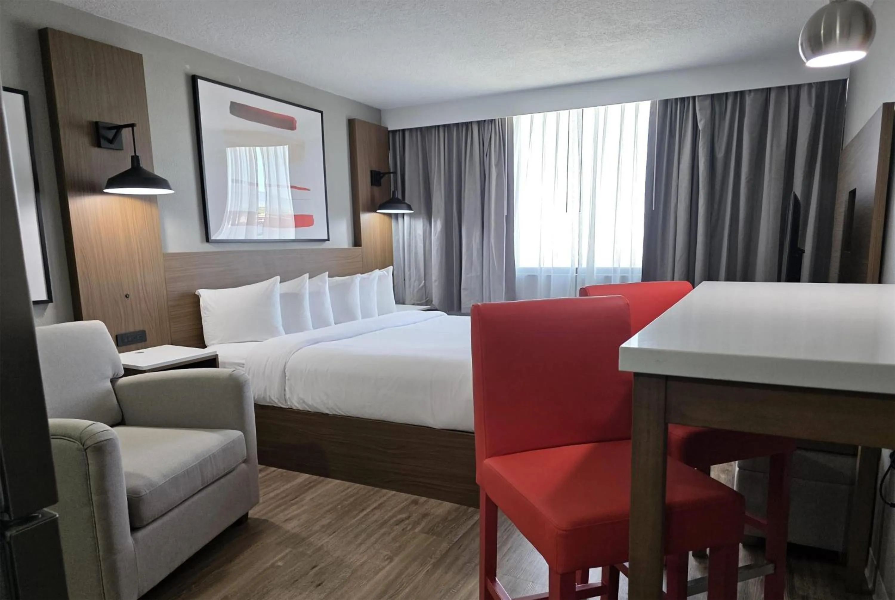 Photo of the whole room, Bed in Ramada by Wyndham Albuquerque Midtown