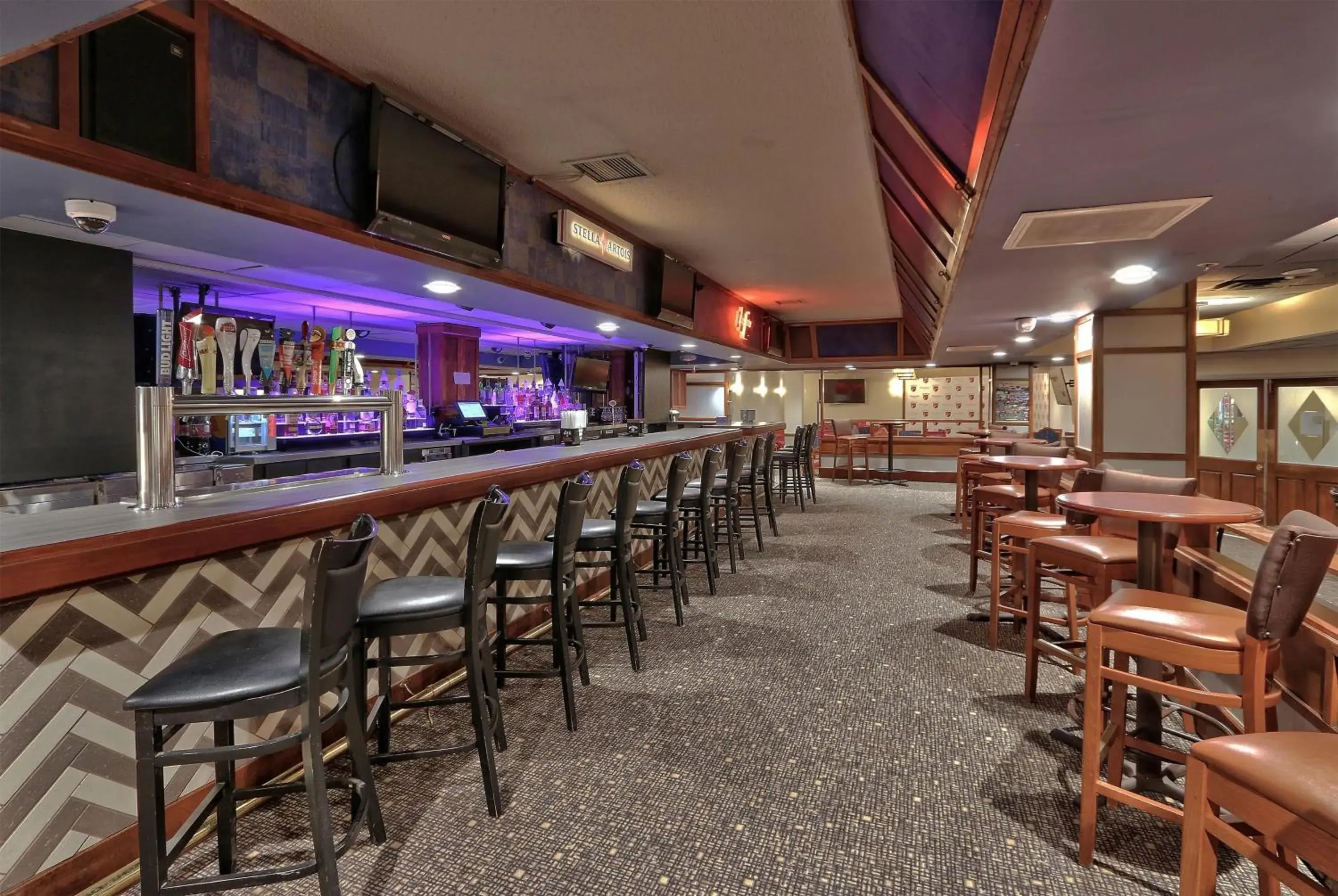 Lounge or bar in Ramada by Wyndham Albuquerque Midtown Lounge or bar in Ramada by Wyndham Albuquerque Midtown