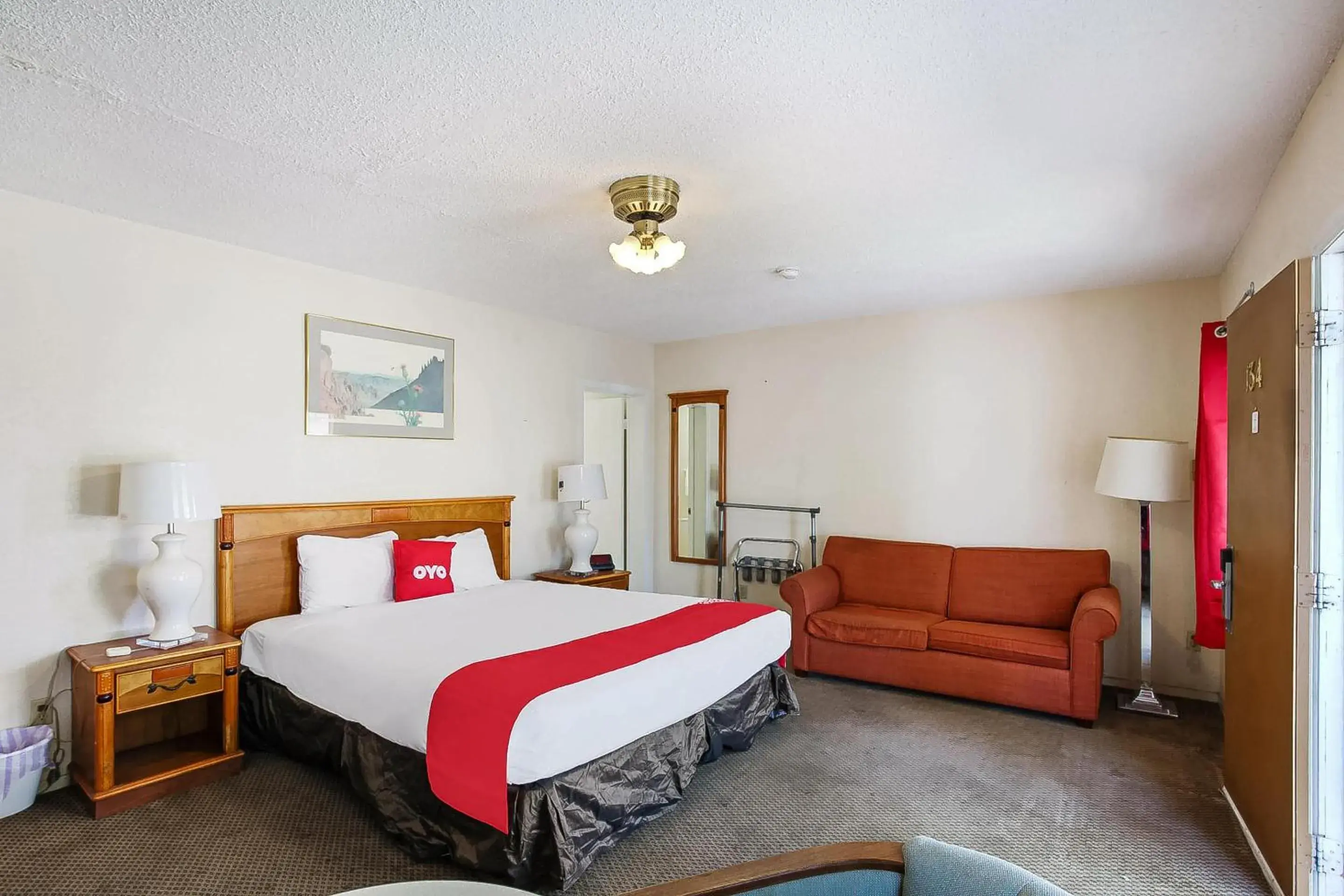Queen Room in OYO Hotel Yuma AZ - I-8 US-95 Queen Room in OYO Hotel Yuma AZ - I-8 US-95