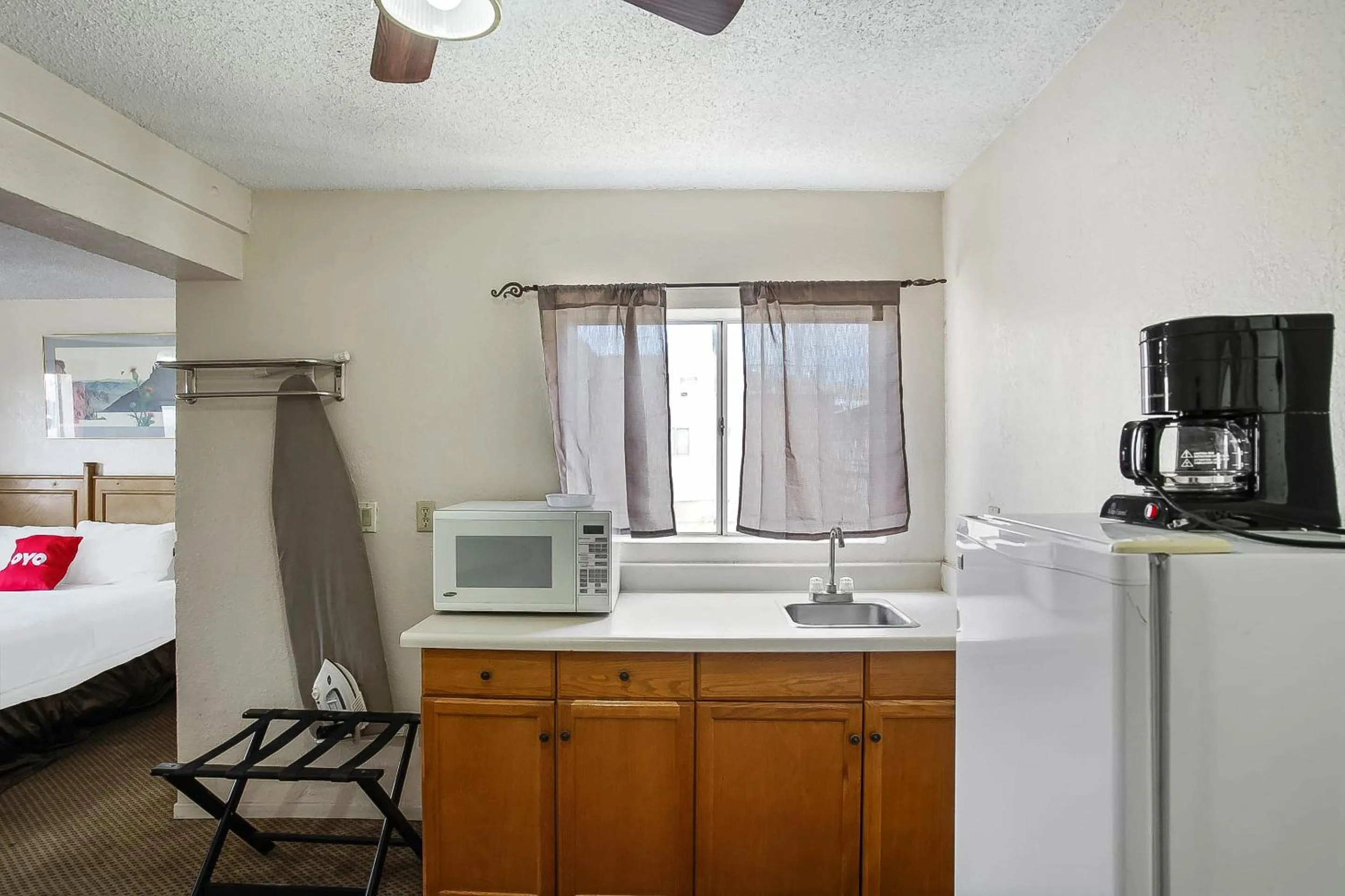 Bedroom, Bed in OYO Hotel Yuma AZ - I-8 US-95