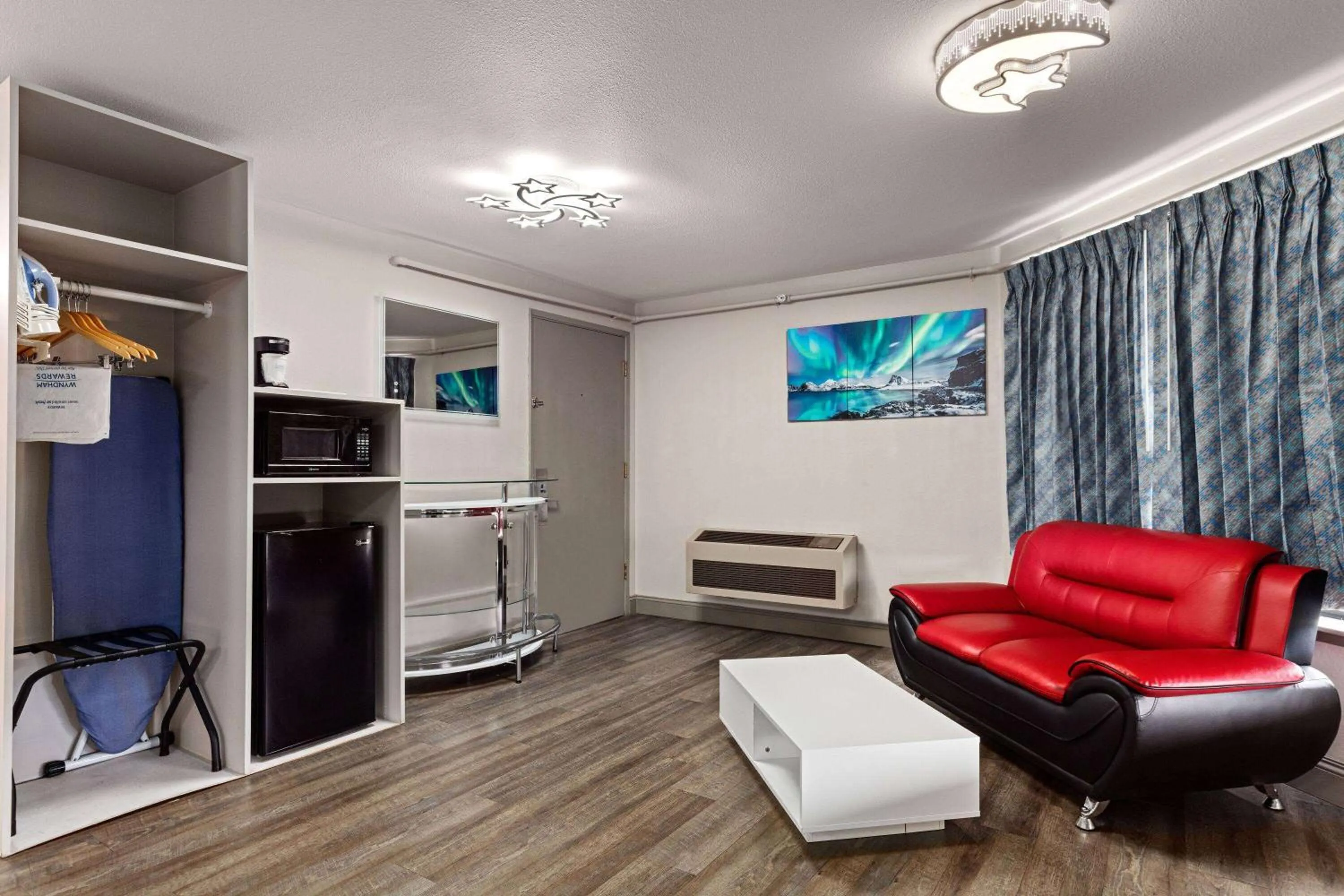 Bed in Days Inn by Wyndham Lakewood South Tacoma