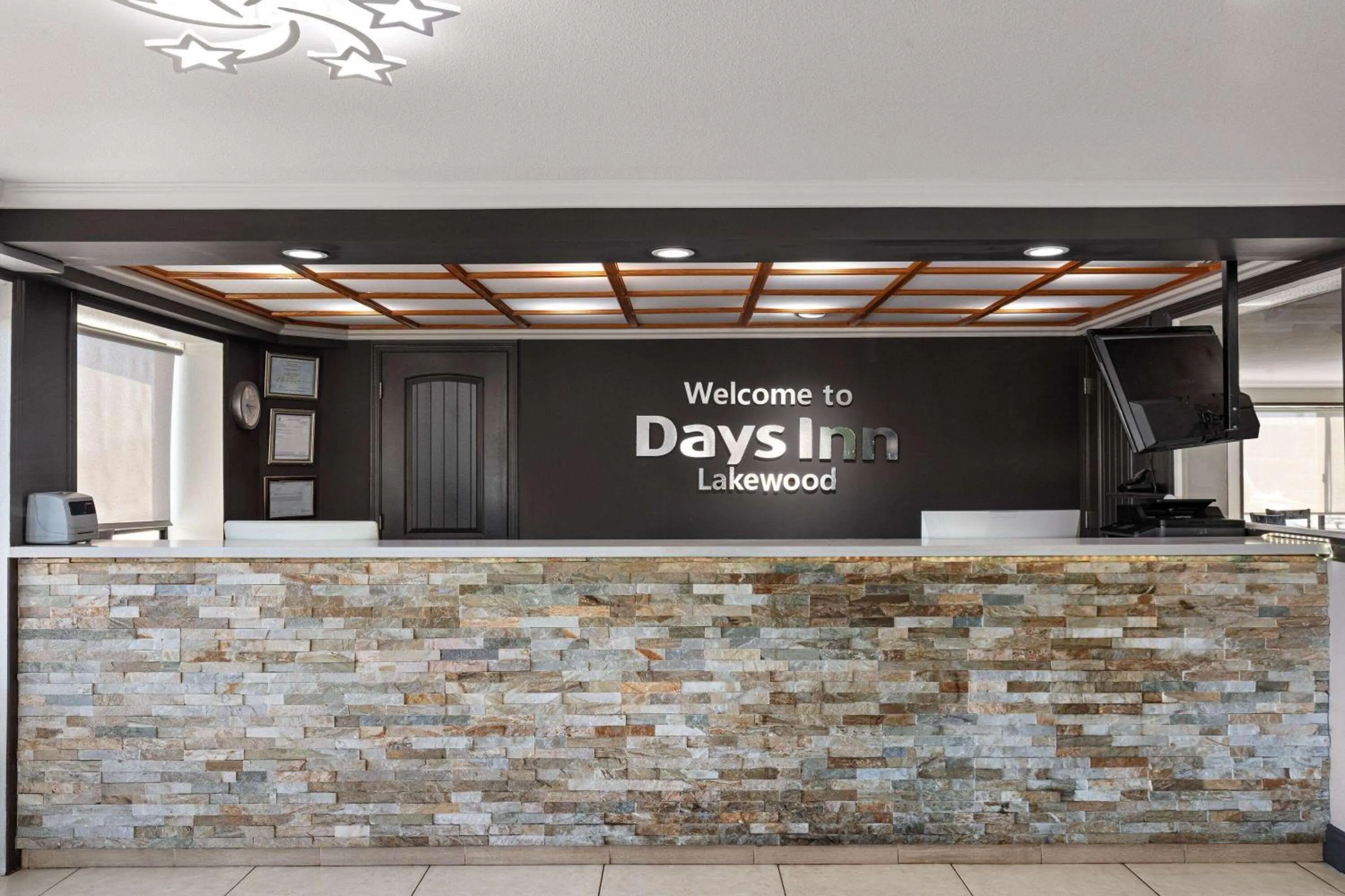 Lobby or reception in Days Inn by Wyndham Lakewood South Tacoma