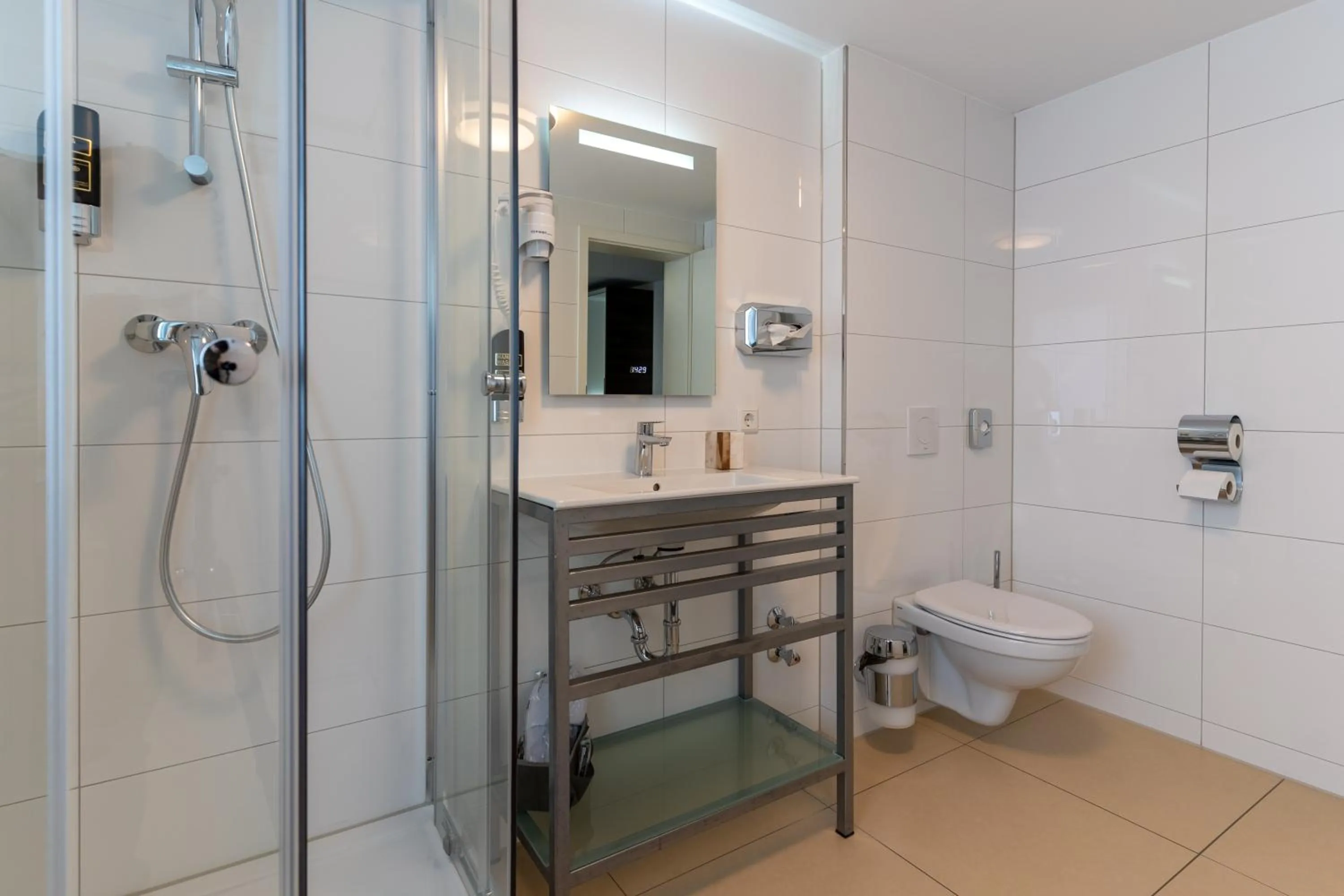 Bathroom in Hotel Myrsini