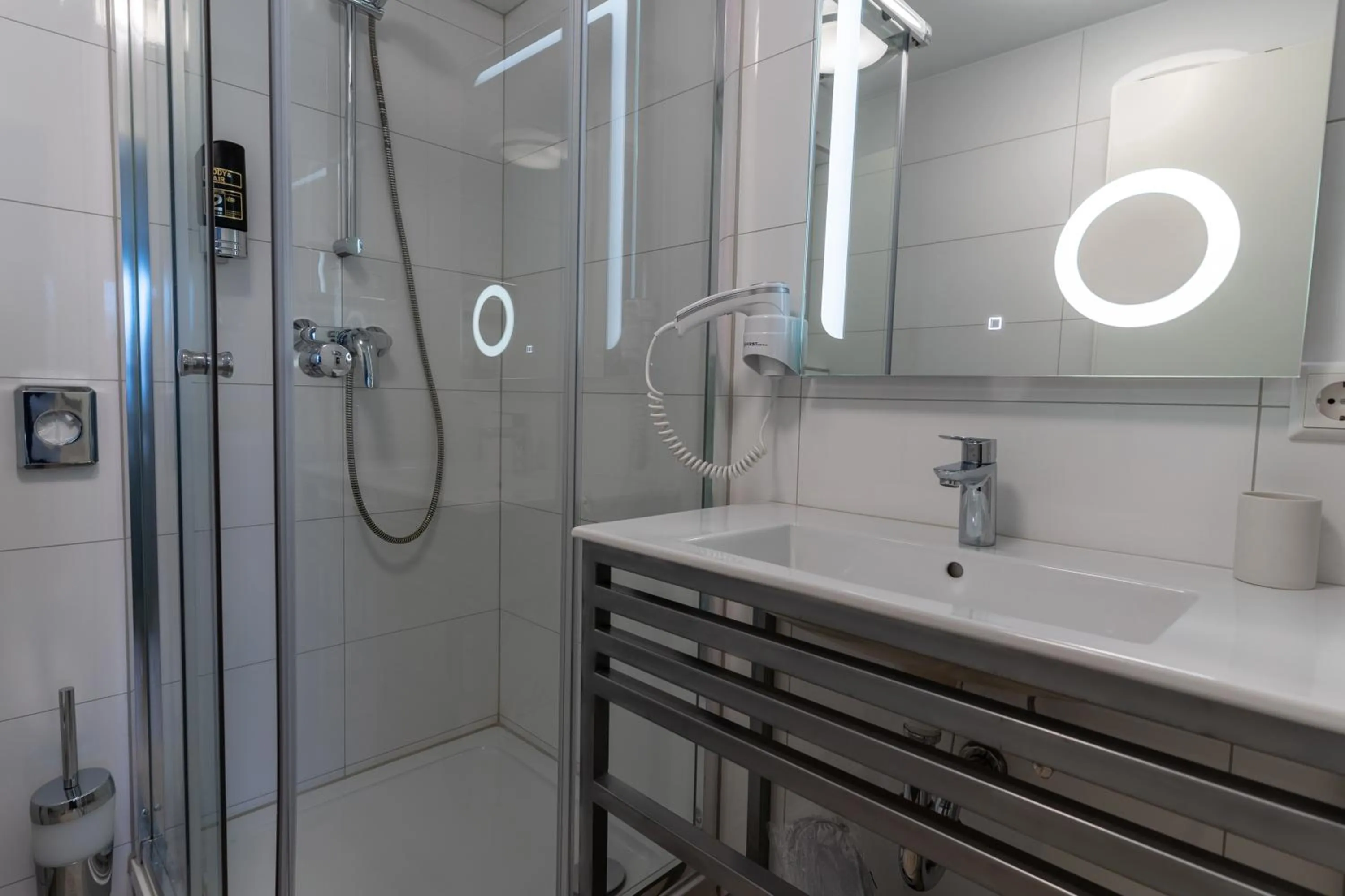 Bathroom in Hotel Myrsini