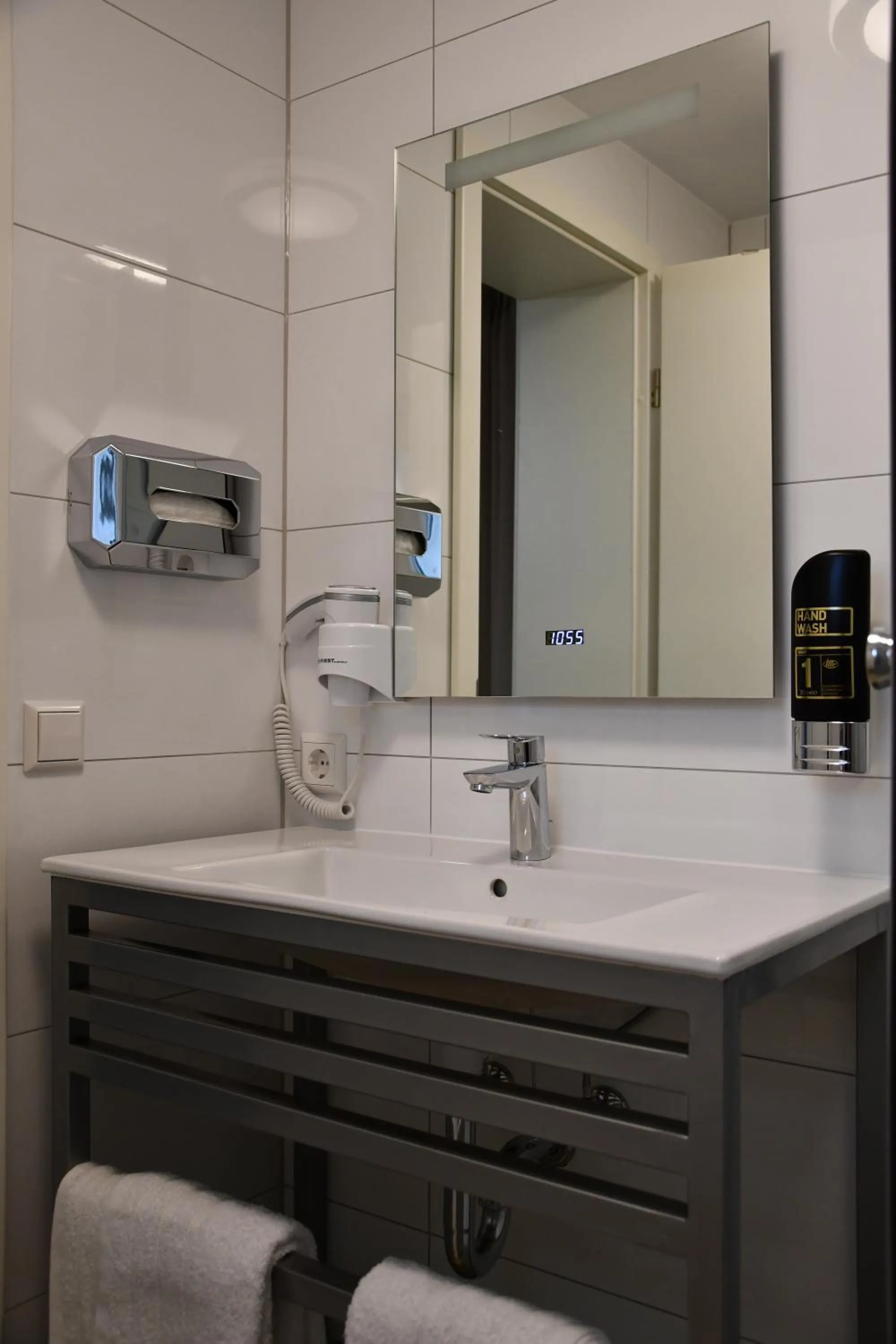 Bathroom in Hotel Myrsini