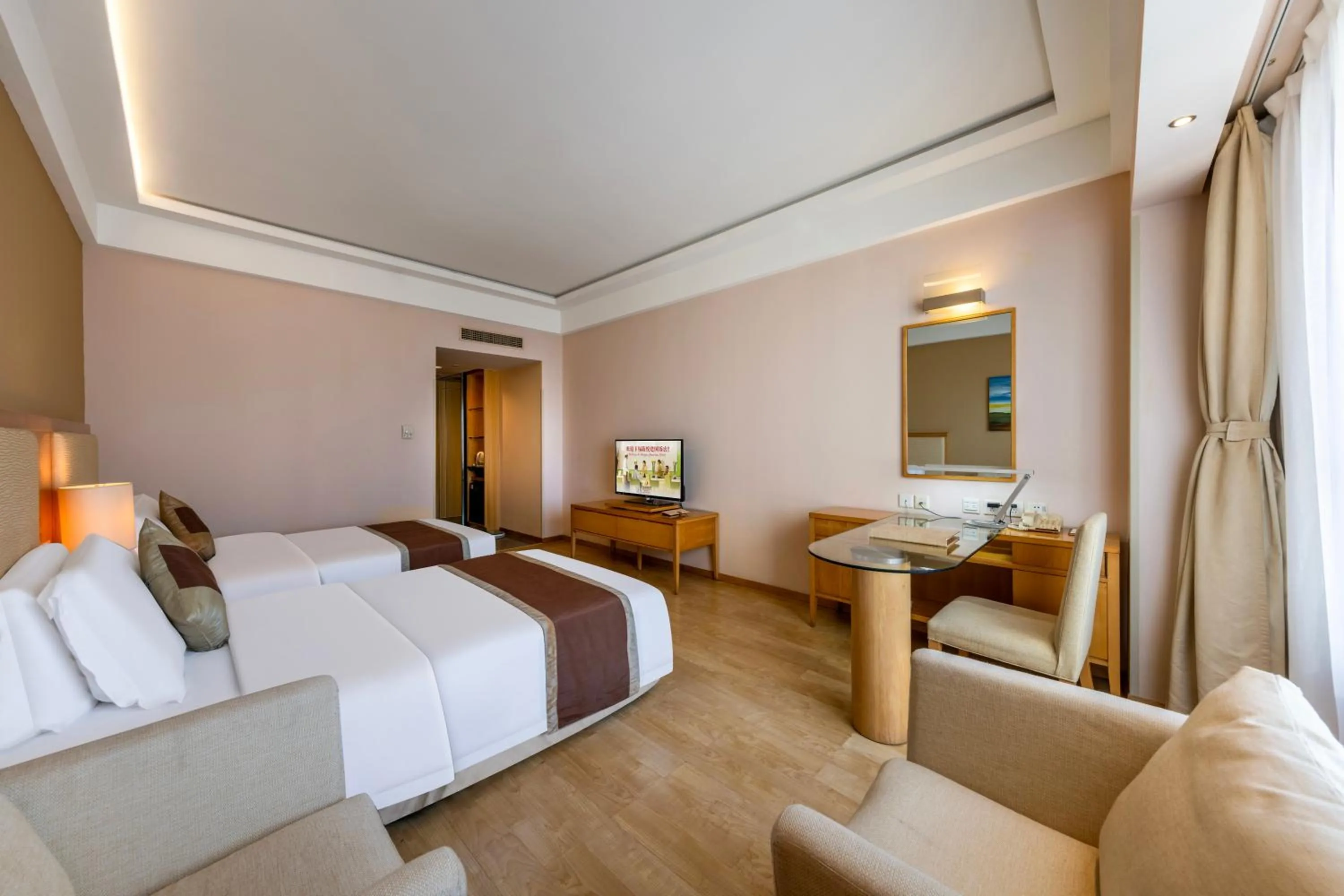 Bedroom, Bed in Weihai Haiyue Jianguo Hotel