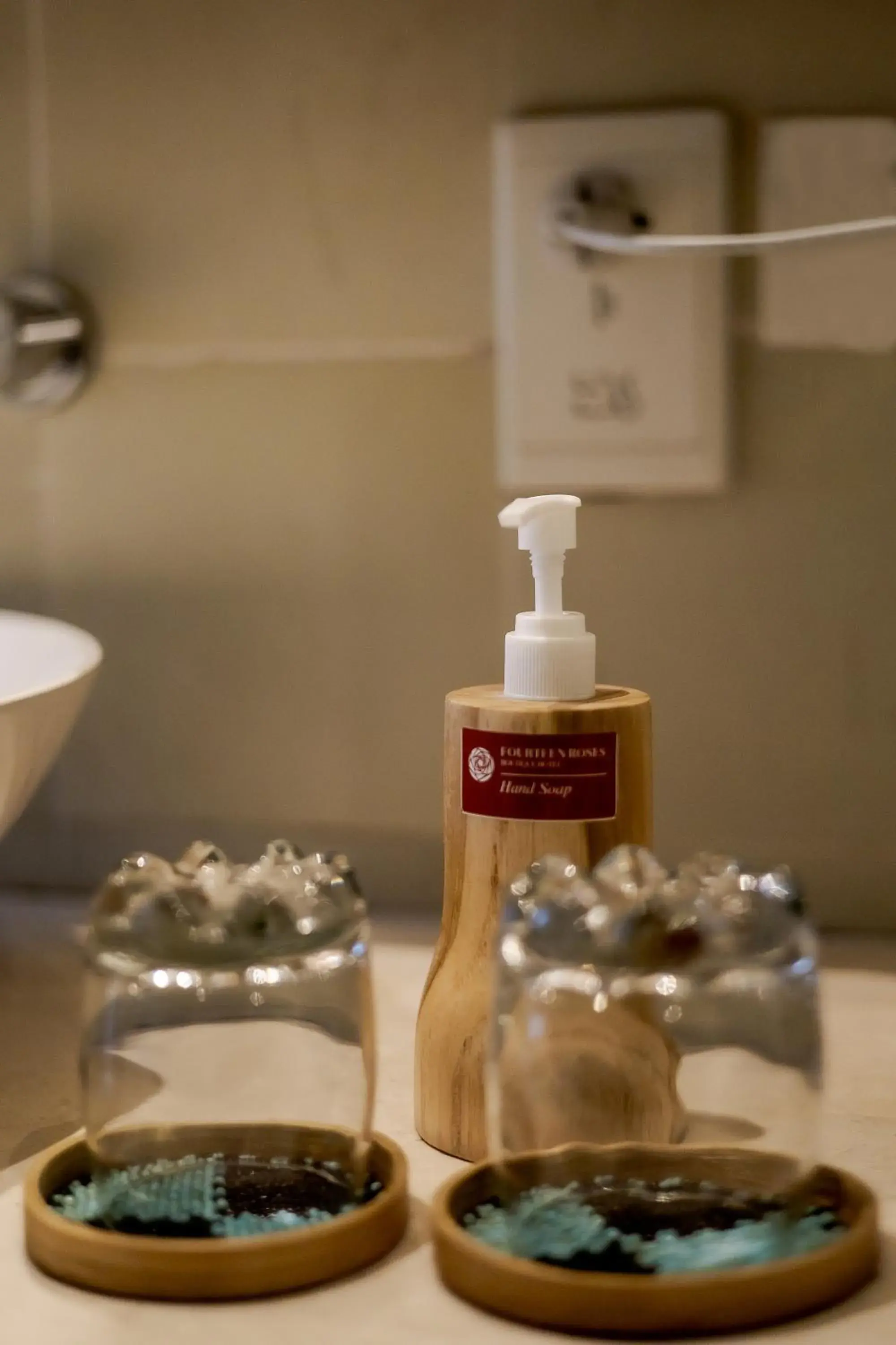 Bathroom in Fourteen Roses Boutique Hotel, Kuta Bathroom in Fourteen Roses Boutique Hotel, Kuta