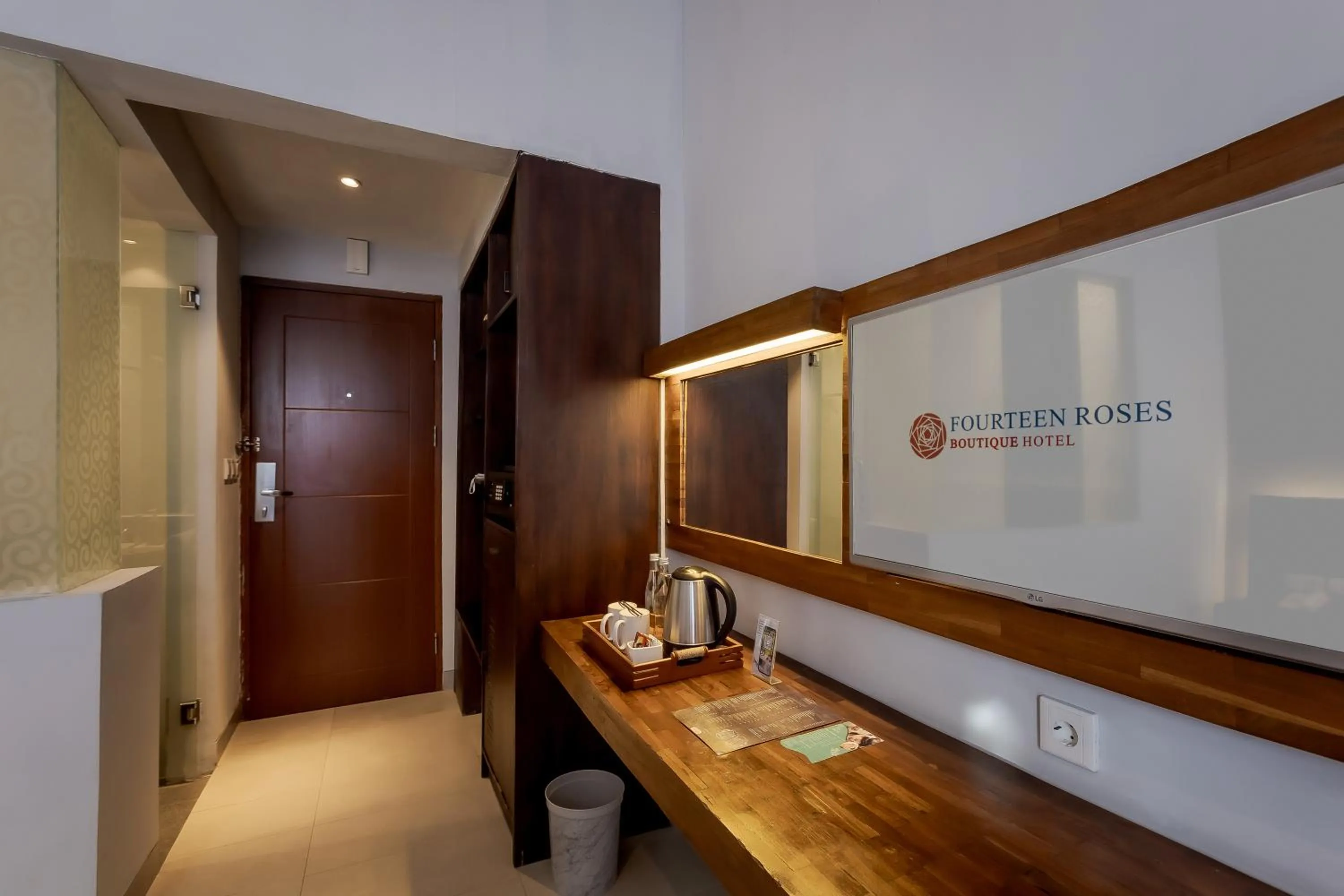 TV and multimedia in Fourteen Roses Boutique Hotel, Kuta