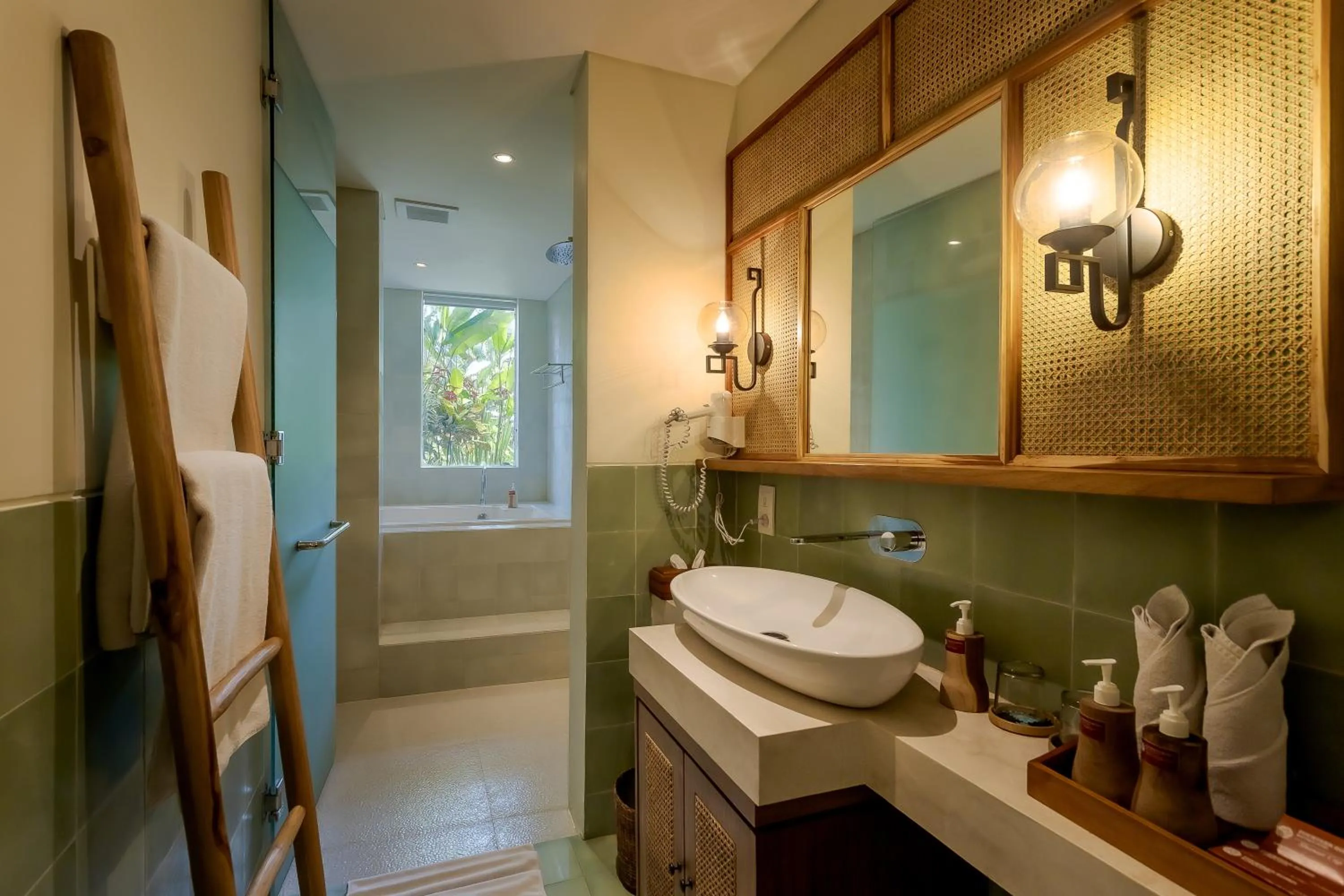 Toilet in Fourteen Roses Boutique Hotel, Kuta