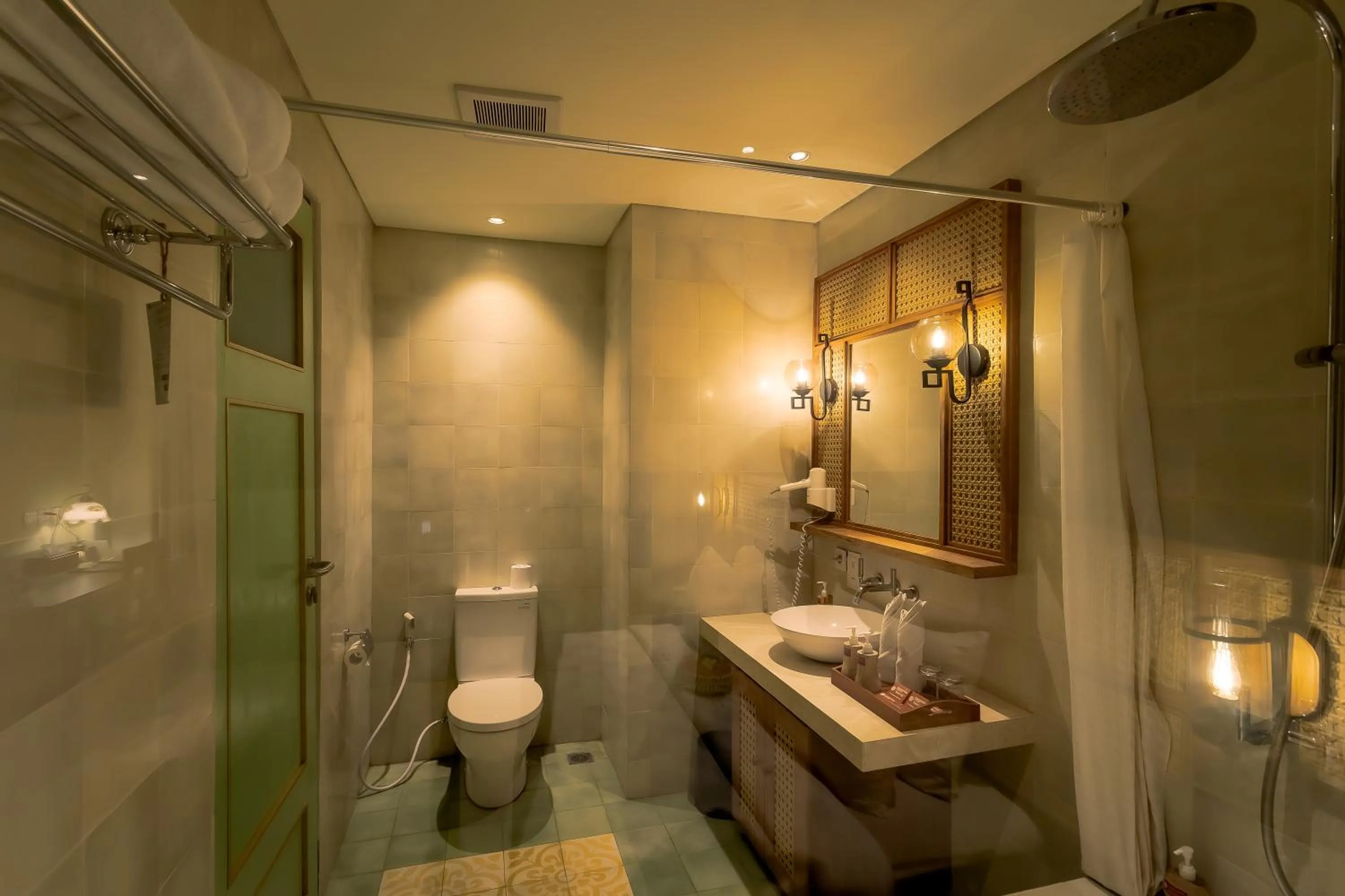 Shower in Fourteen Roses Boutique Hotel, Kuta