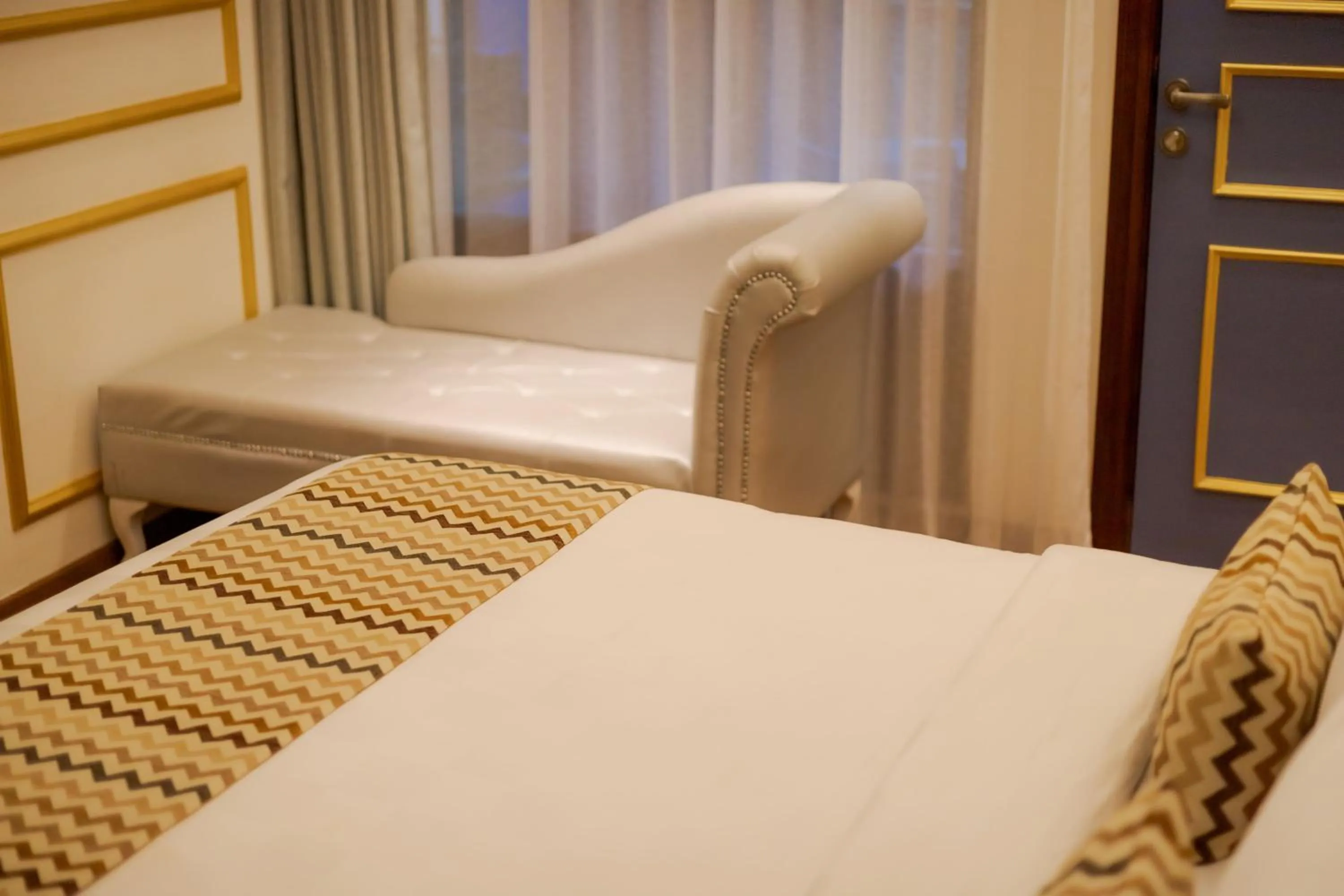 Bedroom, Bed in Fourteen Roses Boutique Hotel, Kuta