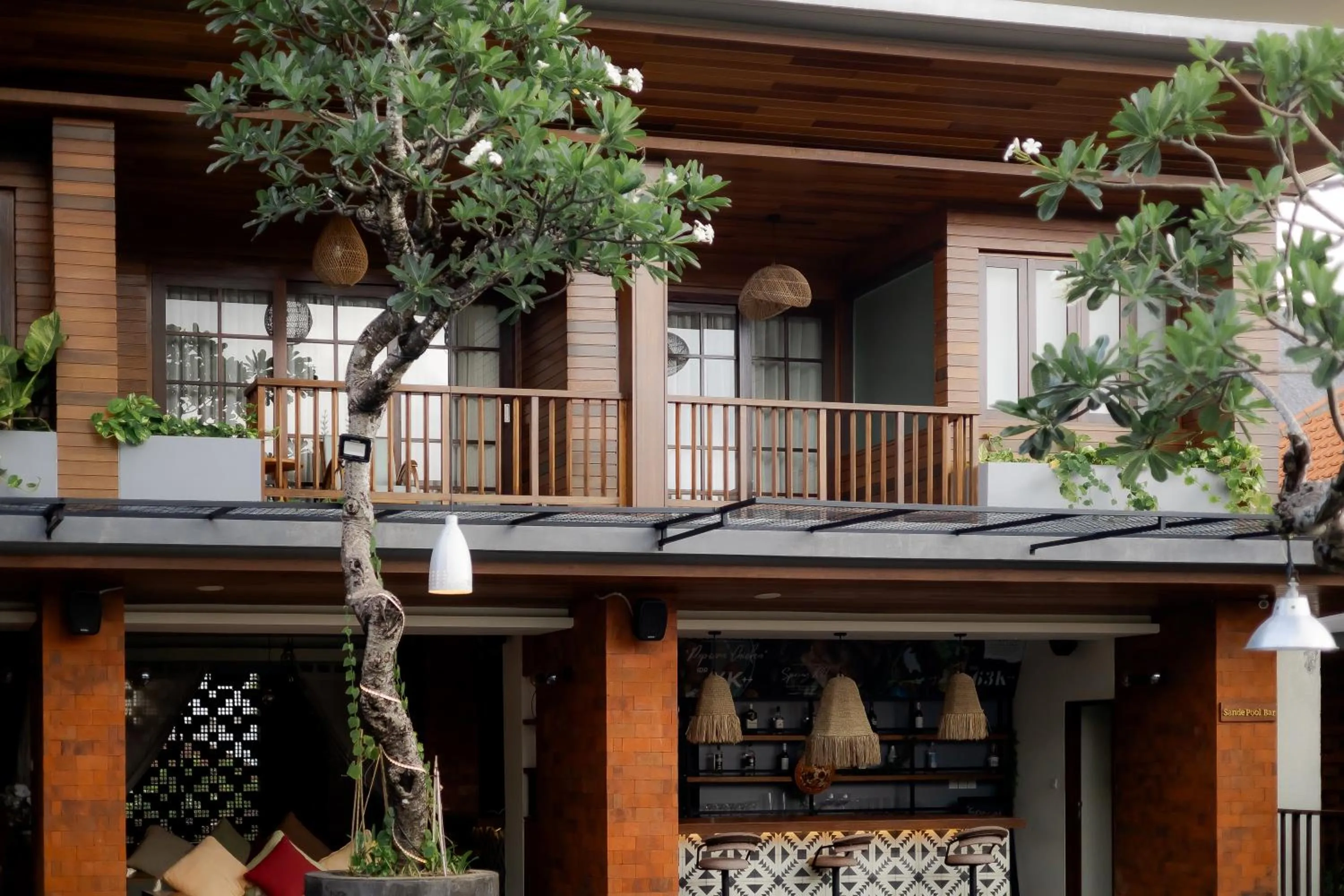 Lounge or bar in Fourteen Roses Boutique Hotel, Kuta