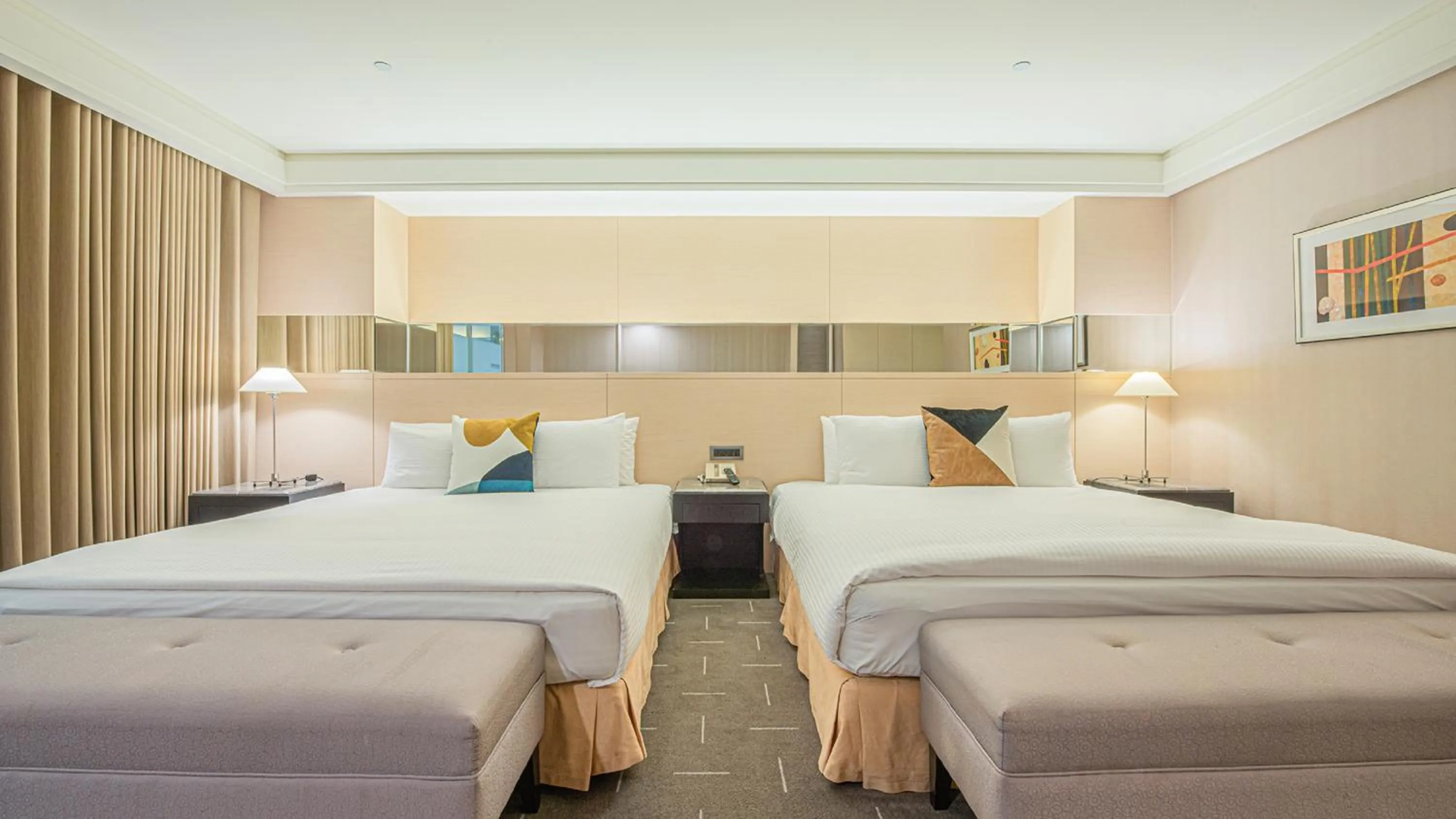 Bed in CHECK inn SELECT Taichung Dadun