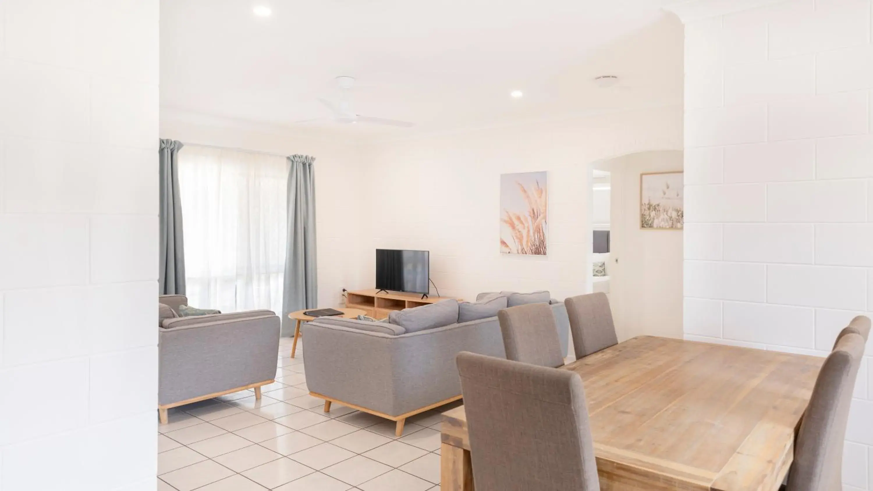 TV and multimedia in Palm View Holiday Apartments TV and multimedia in Palm View Holiday Apartments