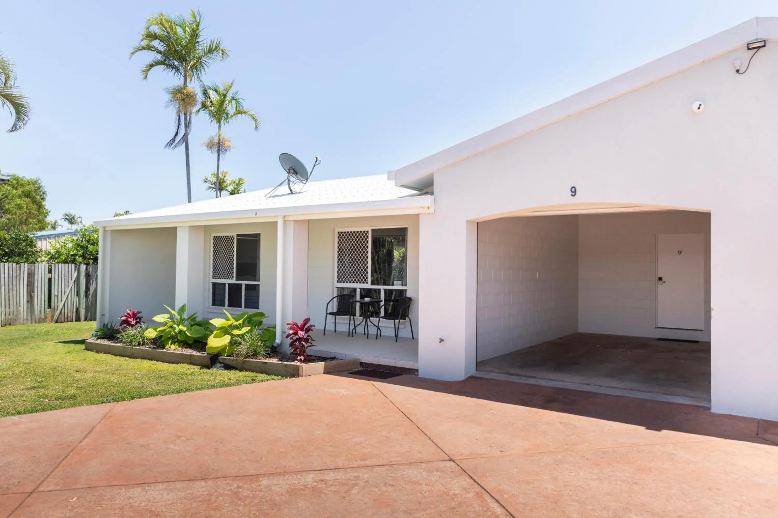 Property building in Palm View Holiday Apartments Property building in Palm View Holiday Apartments