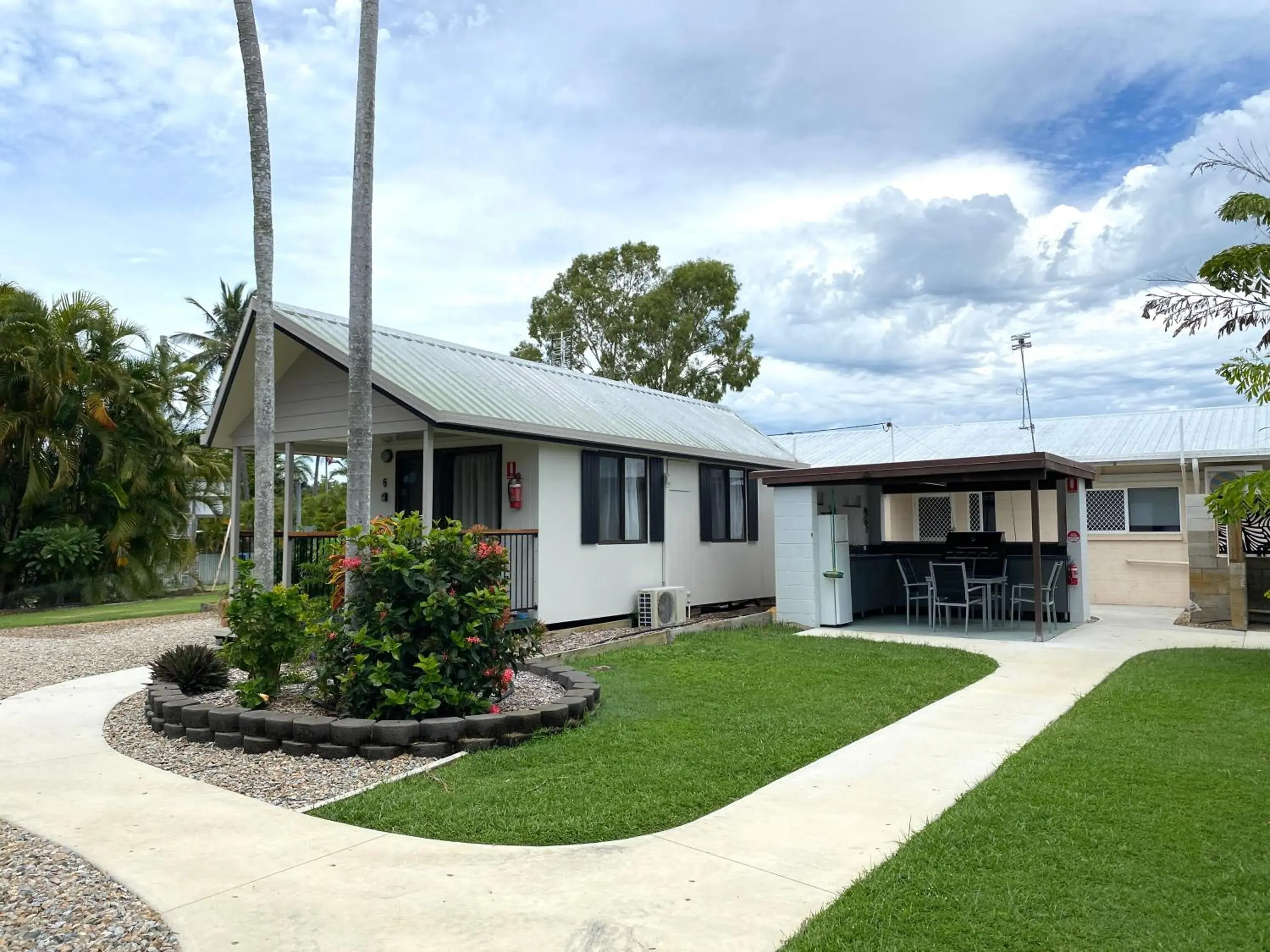 Property building in Palm View Holiday Apartments Property building in Palm View Holiday Apartments