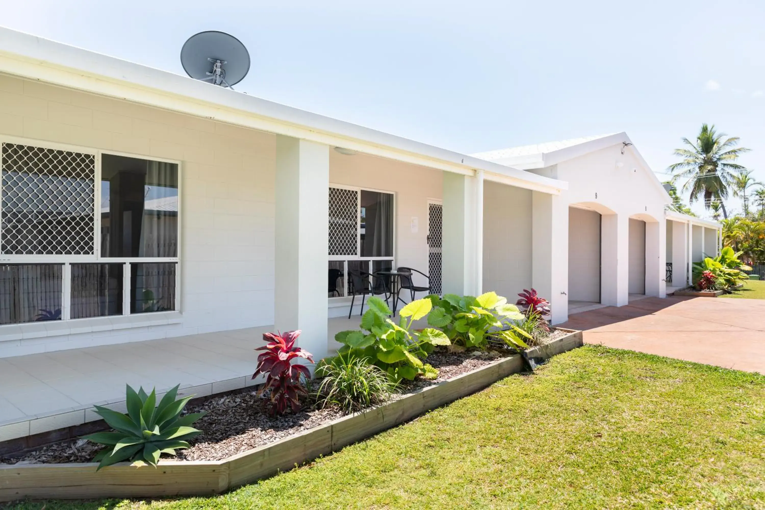 Property building in Palm View Holiday Apartments Property building in Palm View Holiday Apartments