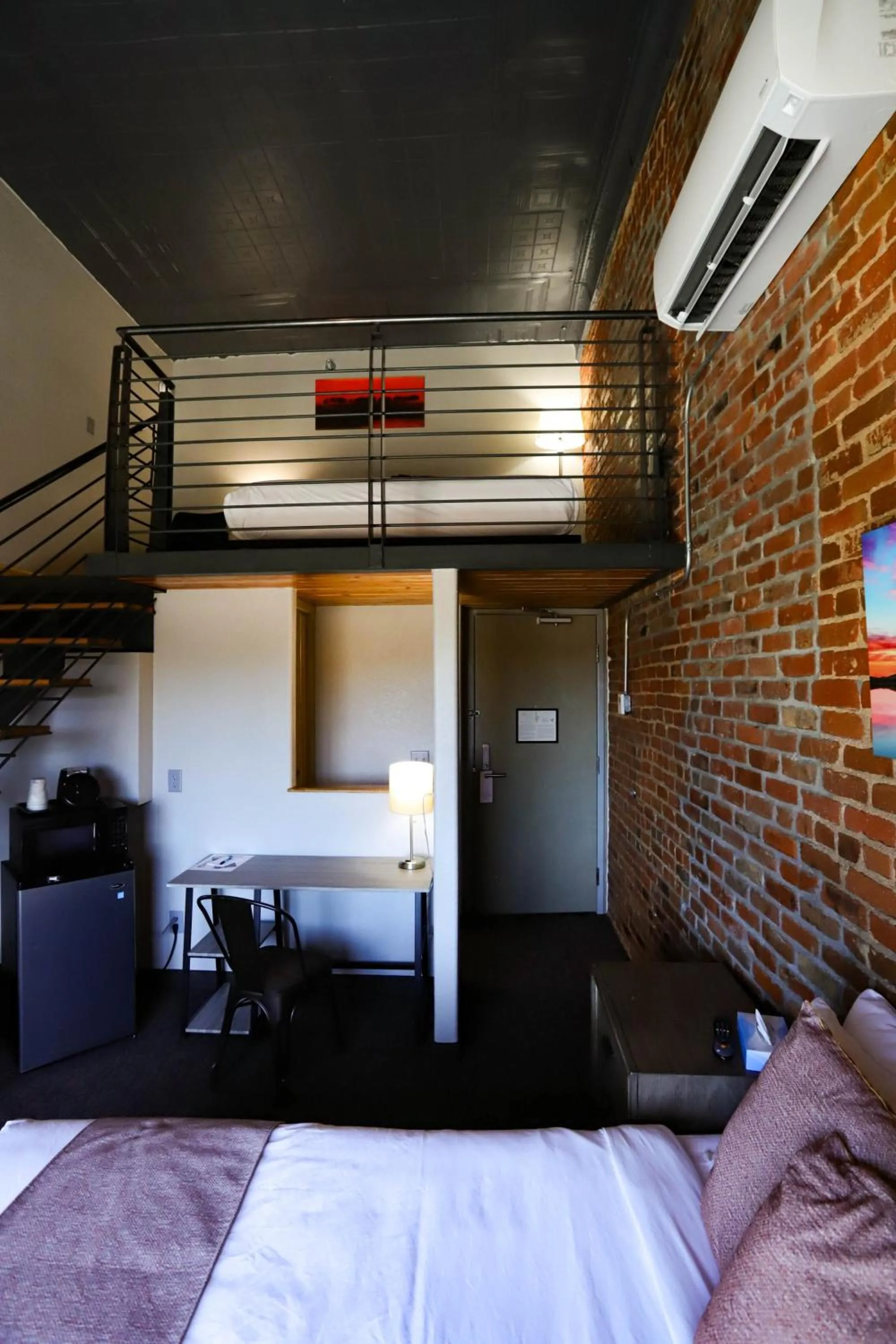 Property building, Bed in The Hotel Sturgis