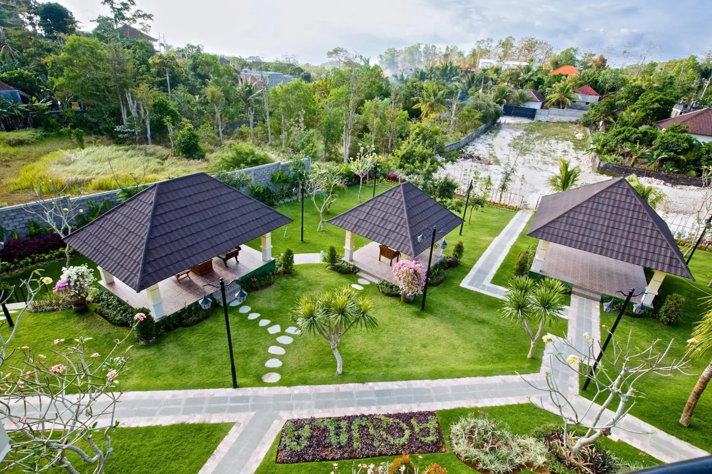 Restaurant/places to eat in Flamingo Dewata Suite Restaurant/places to eat in Flamingo Dewata Suite