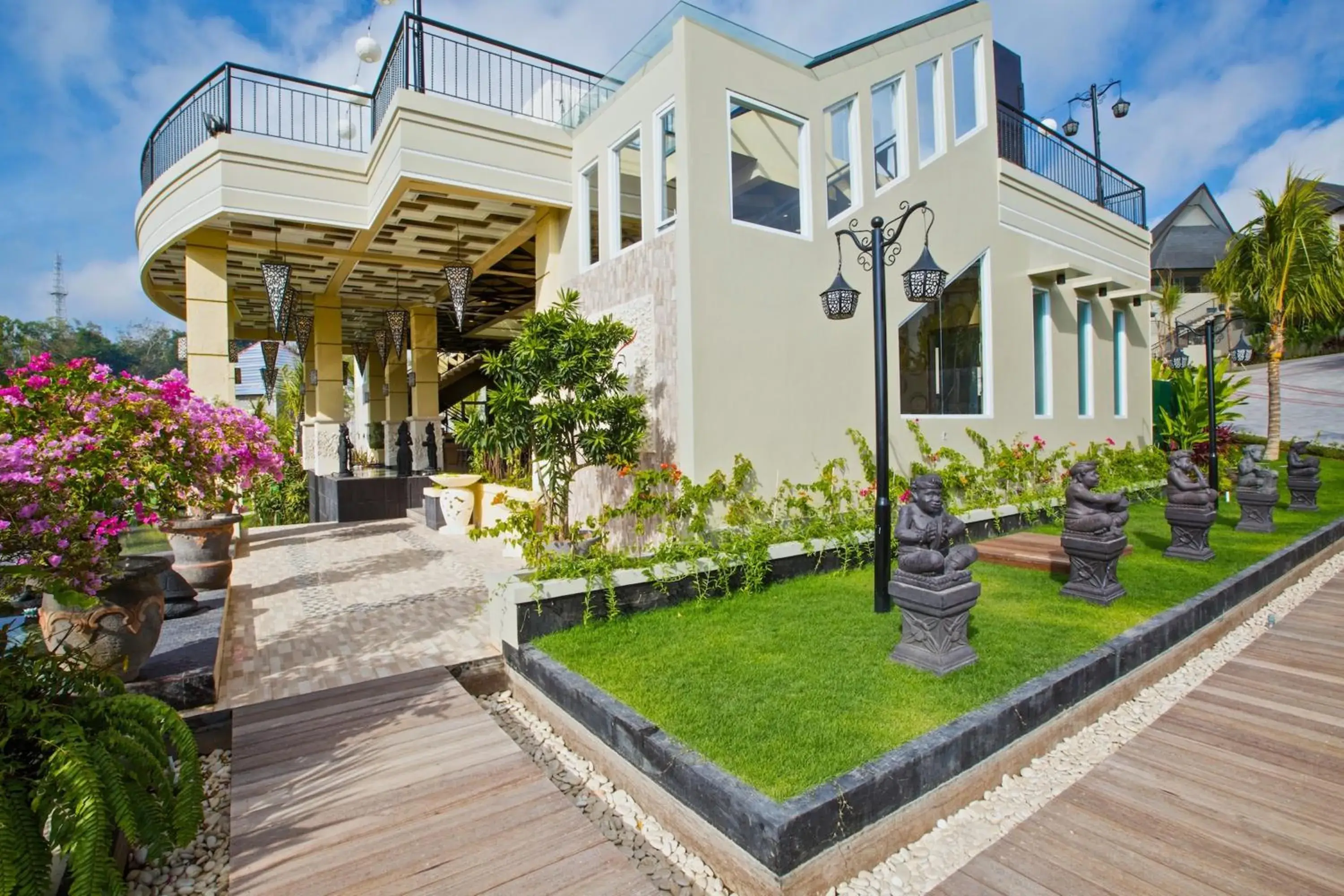 Restaurant/places to eat in Flamingo Dewata Suite Restaurant/places to eat in Flamingo Dewata Suite